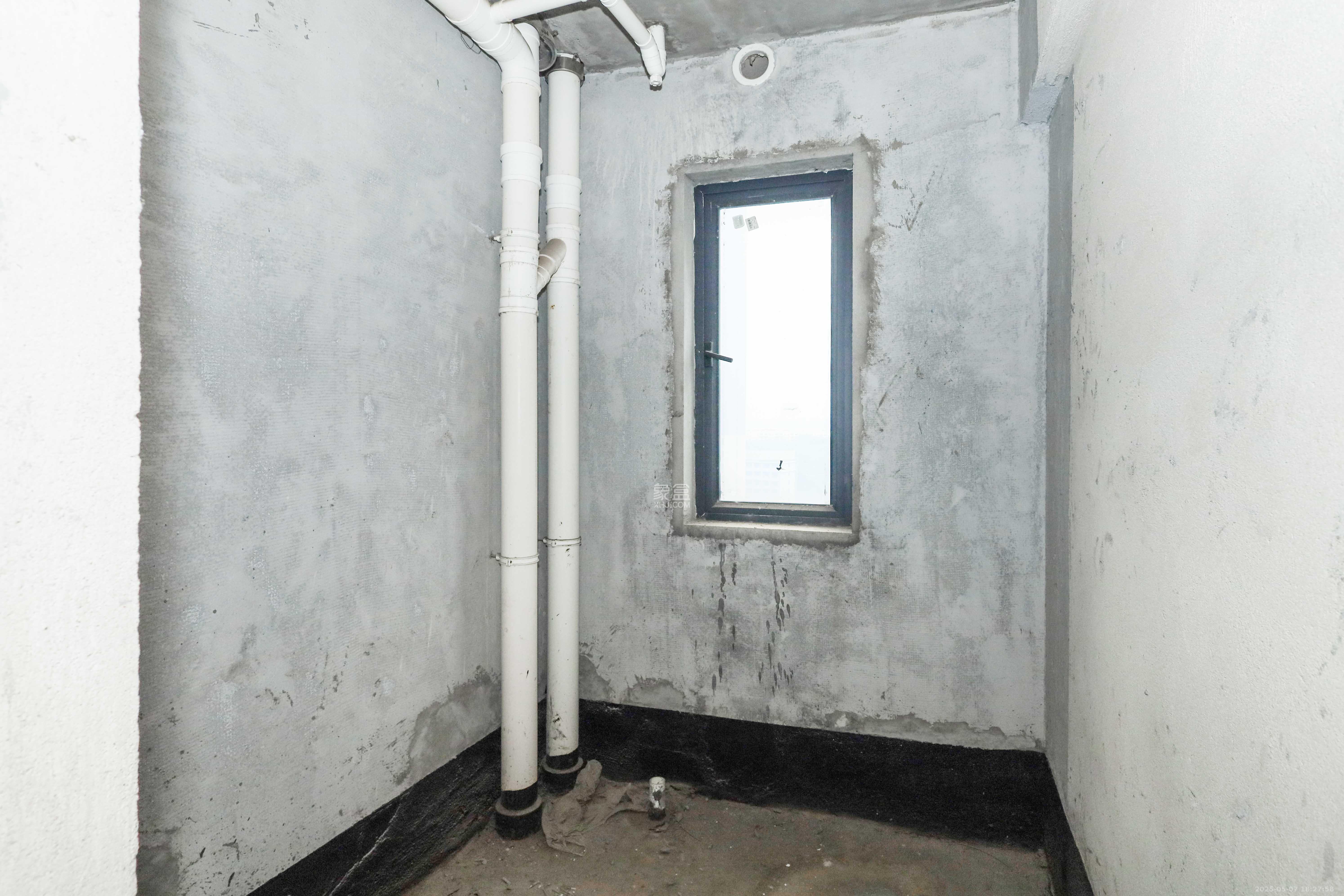 好莱城(弘德西街) 4室2厅2卫 112.0万 好莱城(弘德西街) 4室2厅2卫 112.0万卫生间