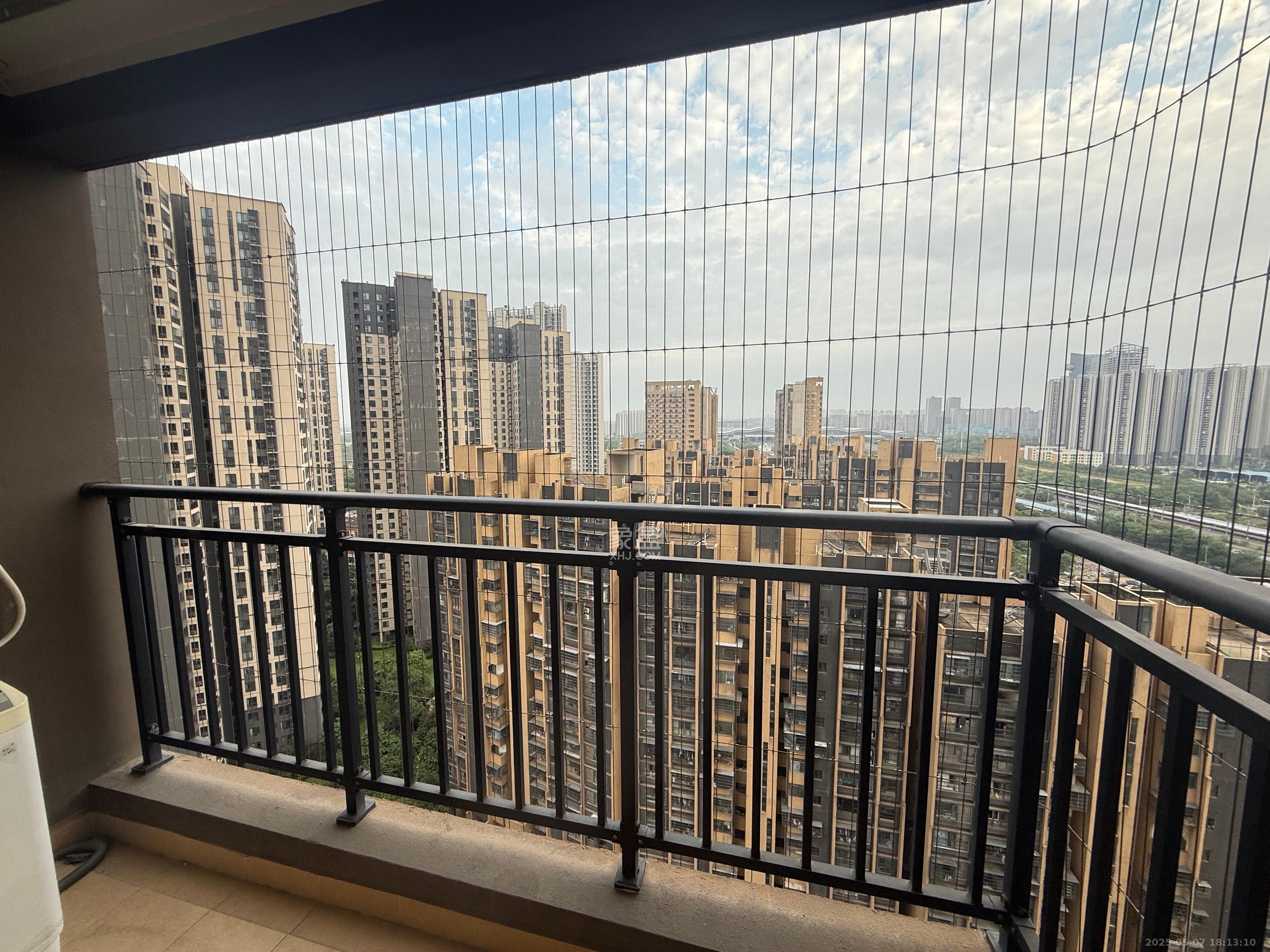 万科魅力之城  3室2厅2卫    2400.0元/月室内图