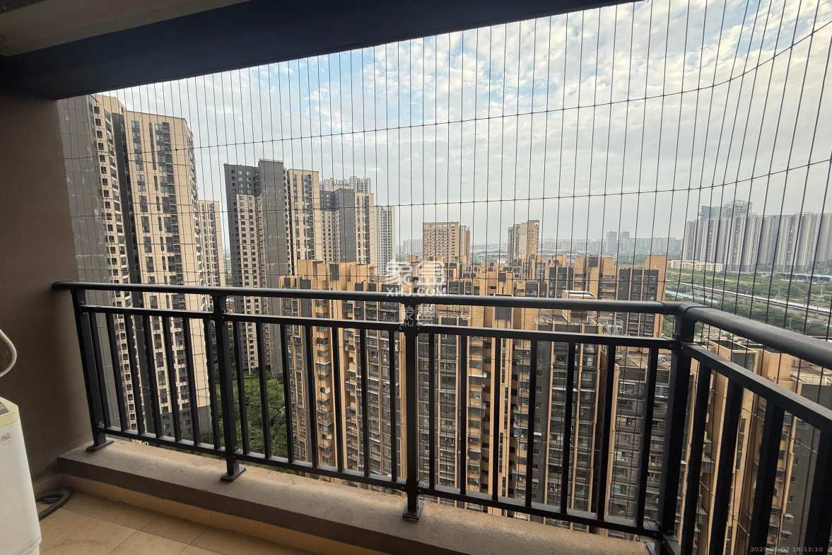 万科魅力之城  3室2厅2卫    2400.0元/月 万科魅力之城  3室2厅2卫    2400.0元/月室内图