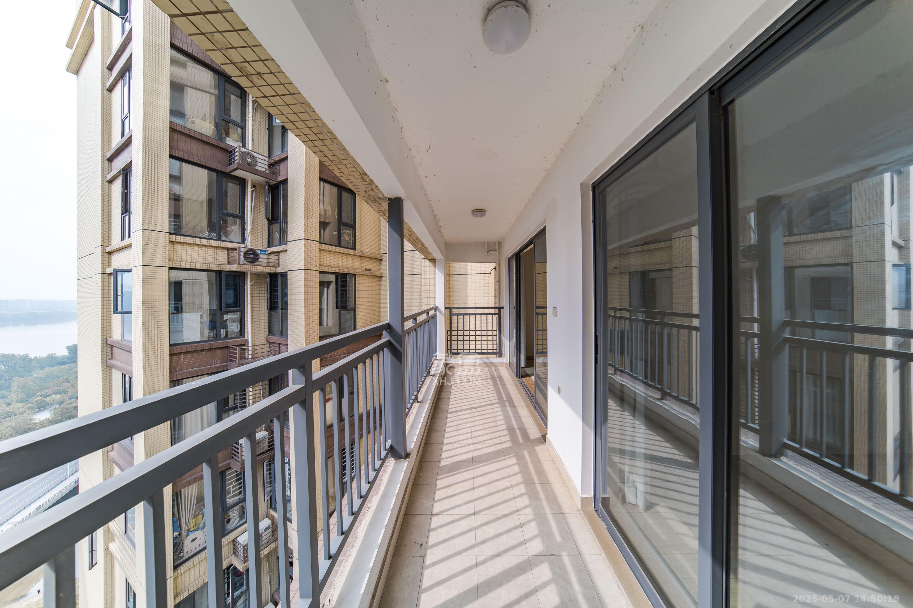 兰亭湾畔 3室2厅2卫 2800.0元/月 兰亭湾畔 3室2厅2卫 2800.0元/月室内图