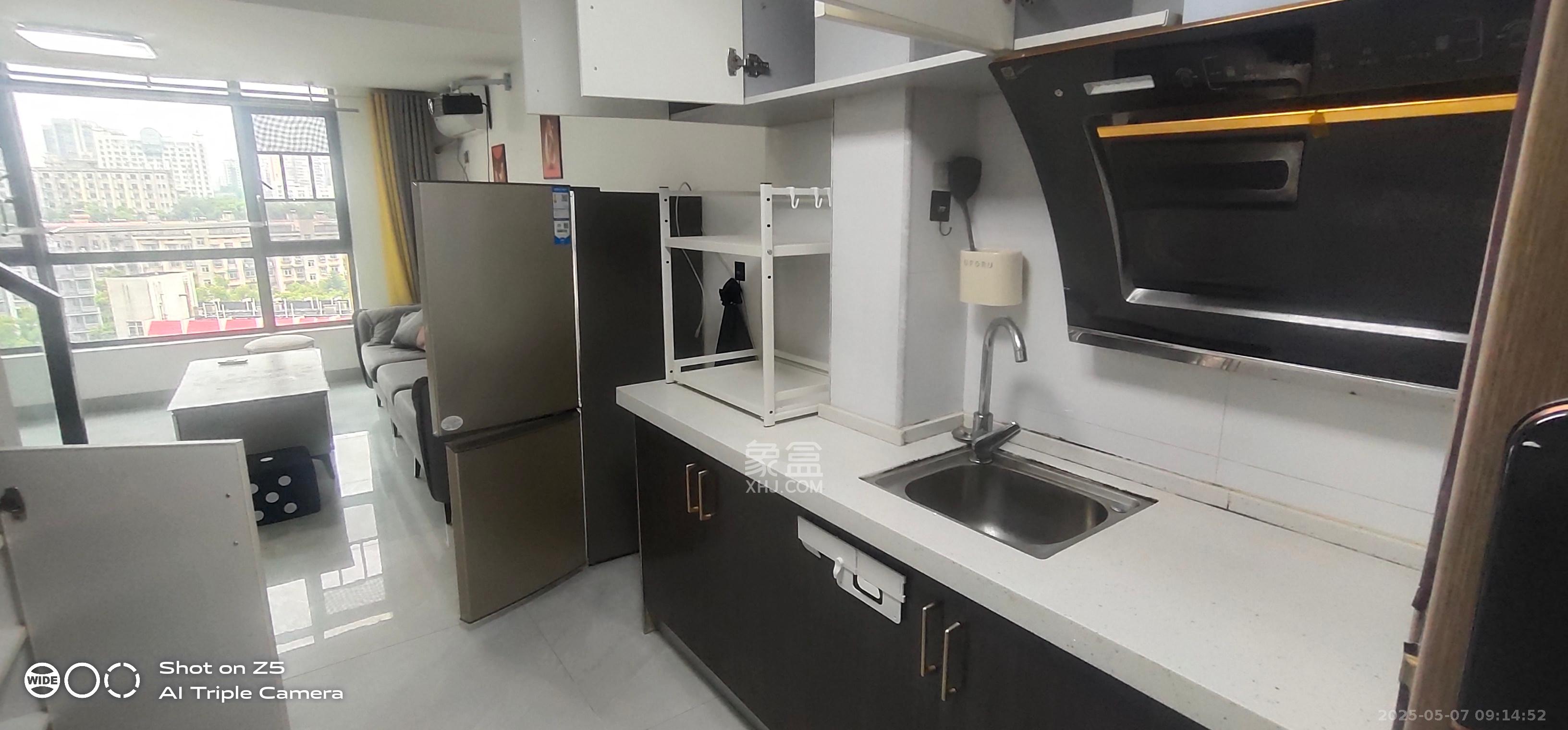 荣盛花语书苑  2室1厅1卫    2500.0元/月 荣盛花语书苑  2室1厅1卫    2500.0元/月室内图