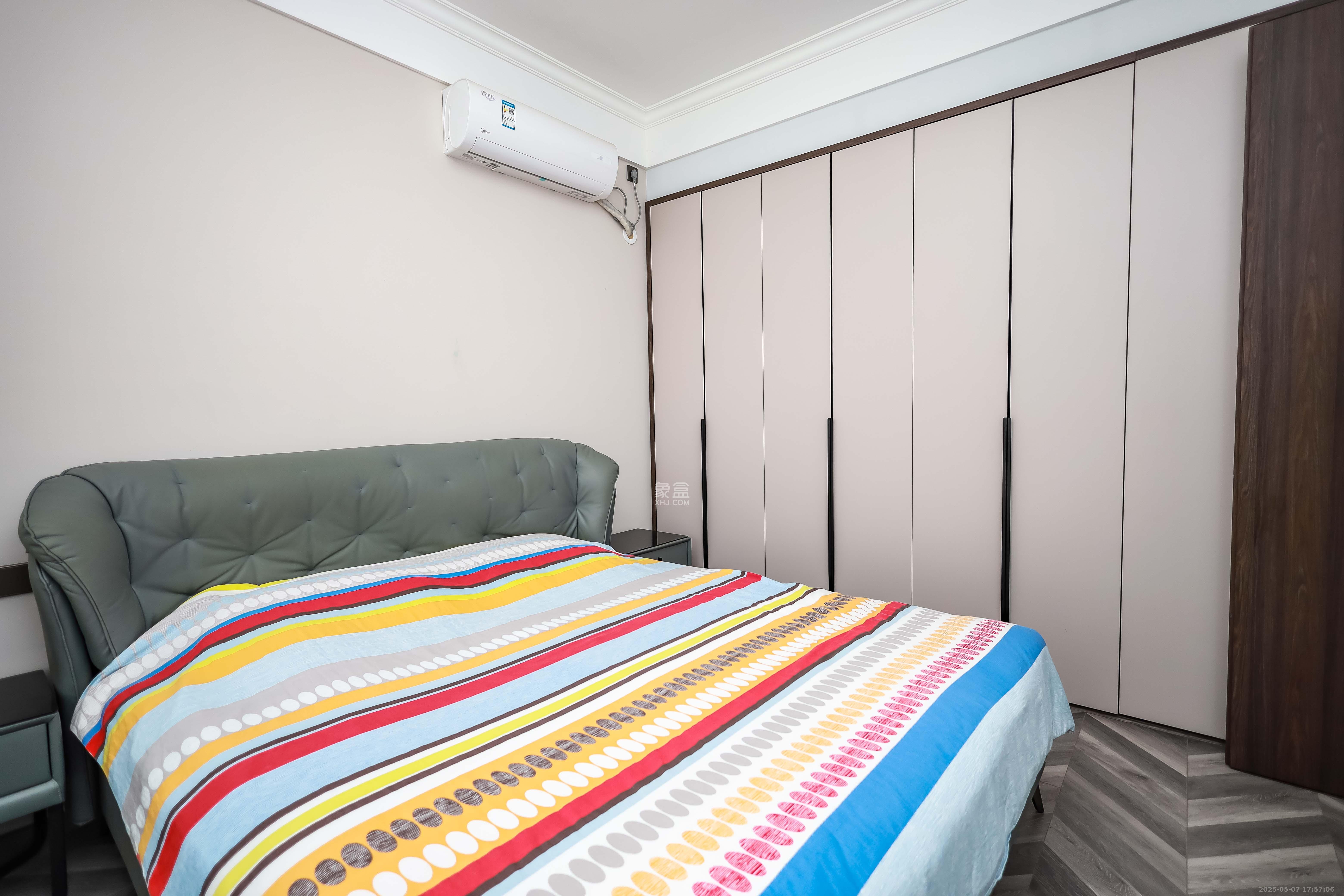 万象府台  3室2厅2卫    200.0万 万象府台  3室2厅2卫    200.0万卧室