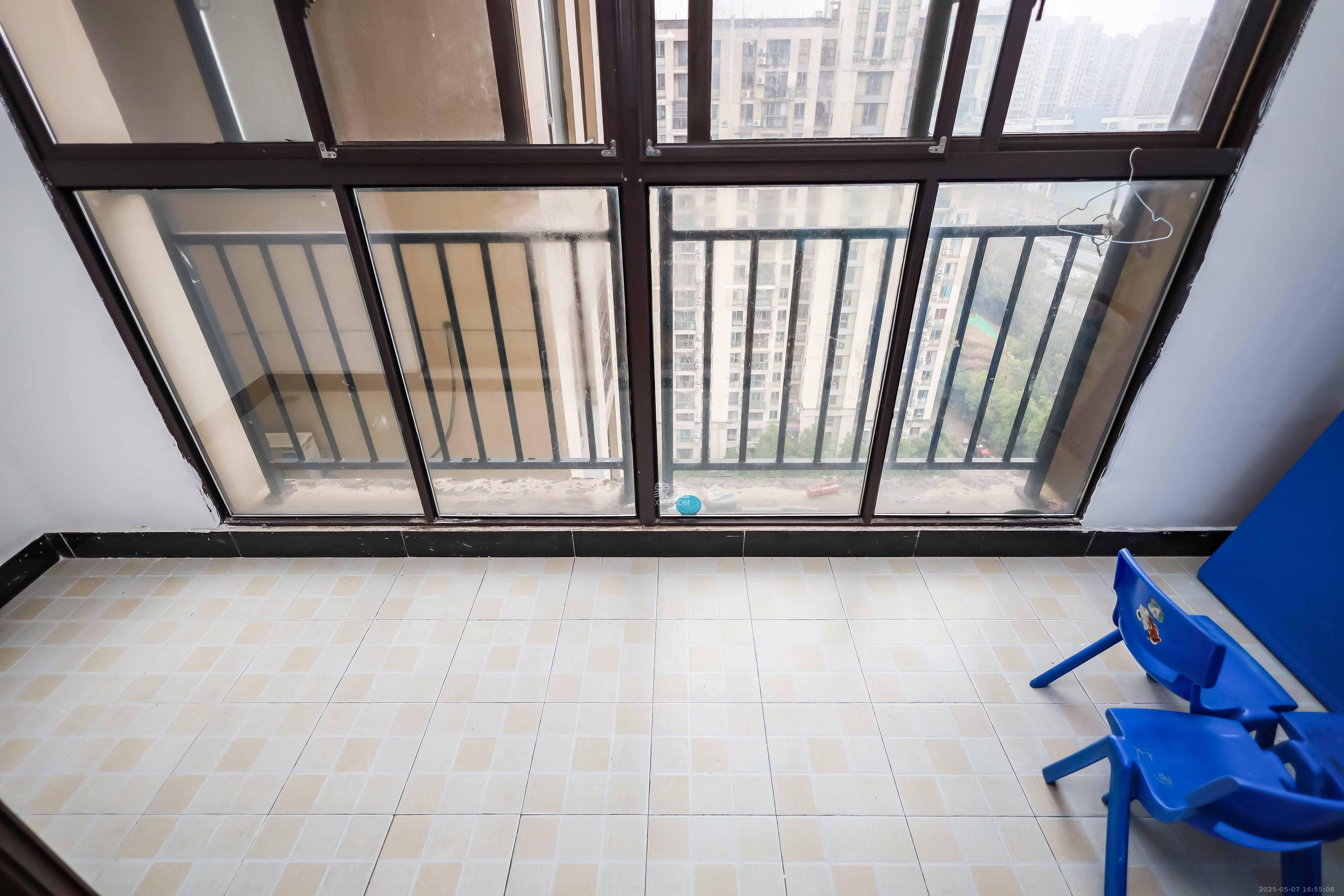 卓越蔚蓝海岸三期  3室2厅2卫    2300.0元/月 卓越蔚蓝海岸三期  3室2厅2卫    2300.0元/月室内图