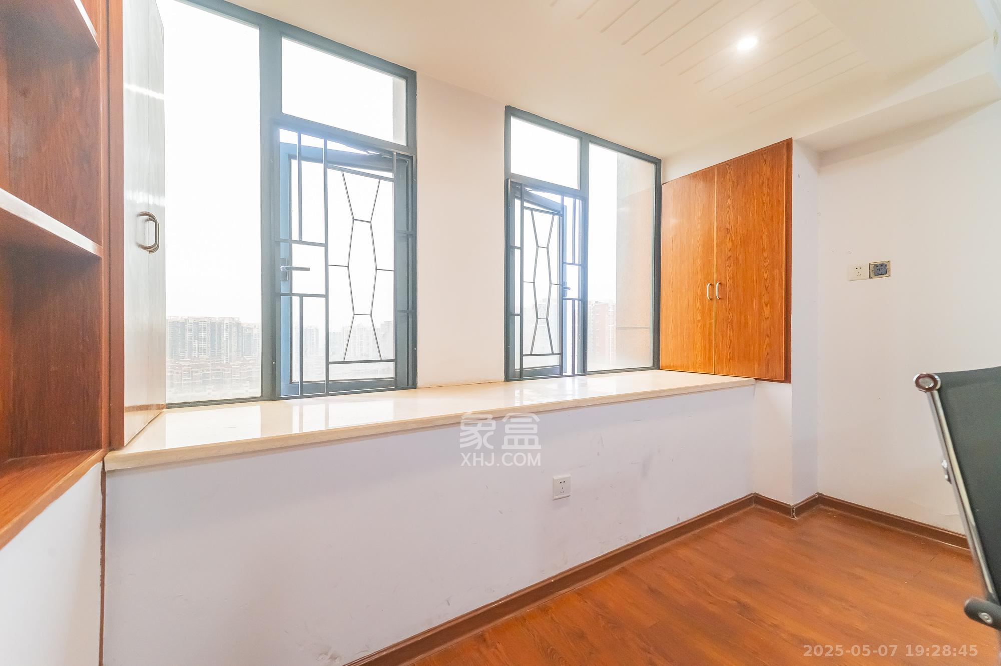 爱都（IDO）  2室1厅11卫    25.48万阳台