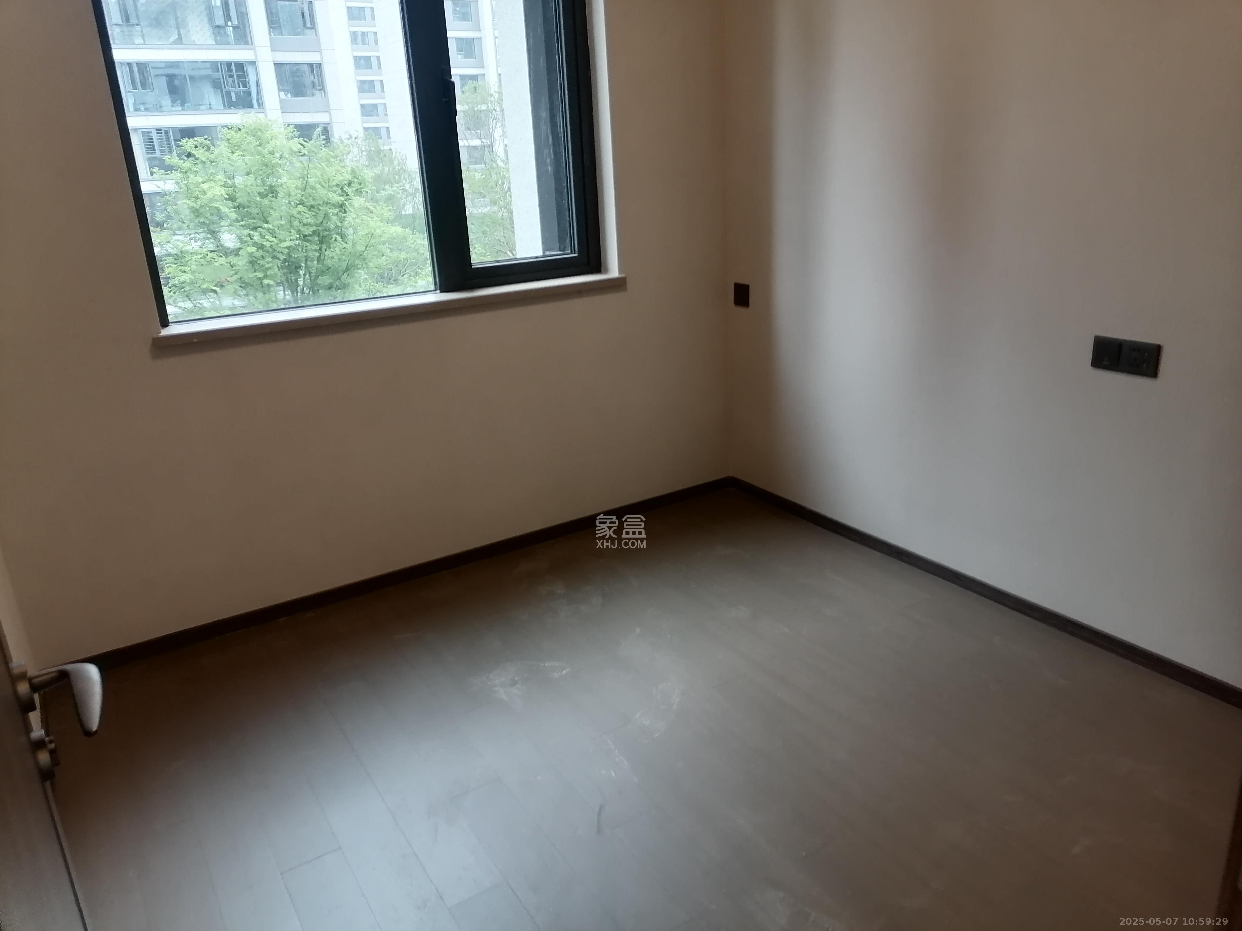龙湖舜山府  4室2厅2卫   3500.00元/月室内图