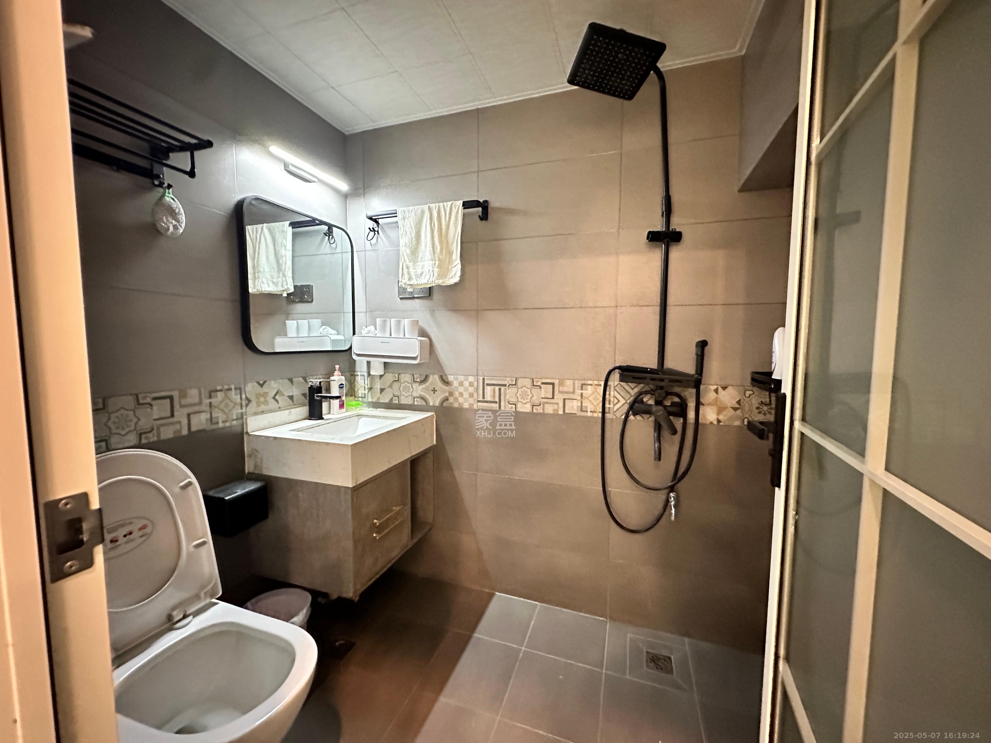 盈峰翠邸 3室2厅2卫 3000.0元/月 盈峰翠邸 3室2厅2卫 3000.0元/月室内图