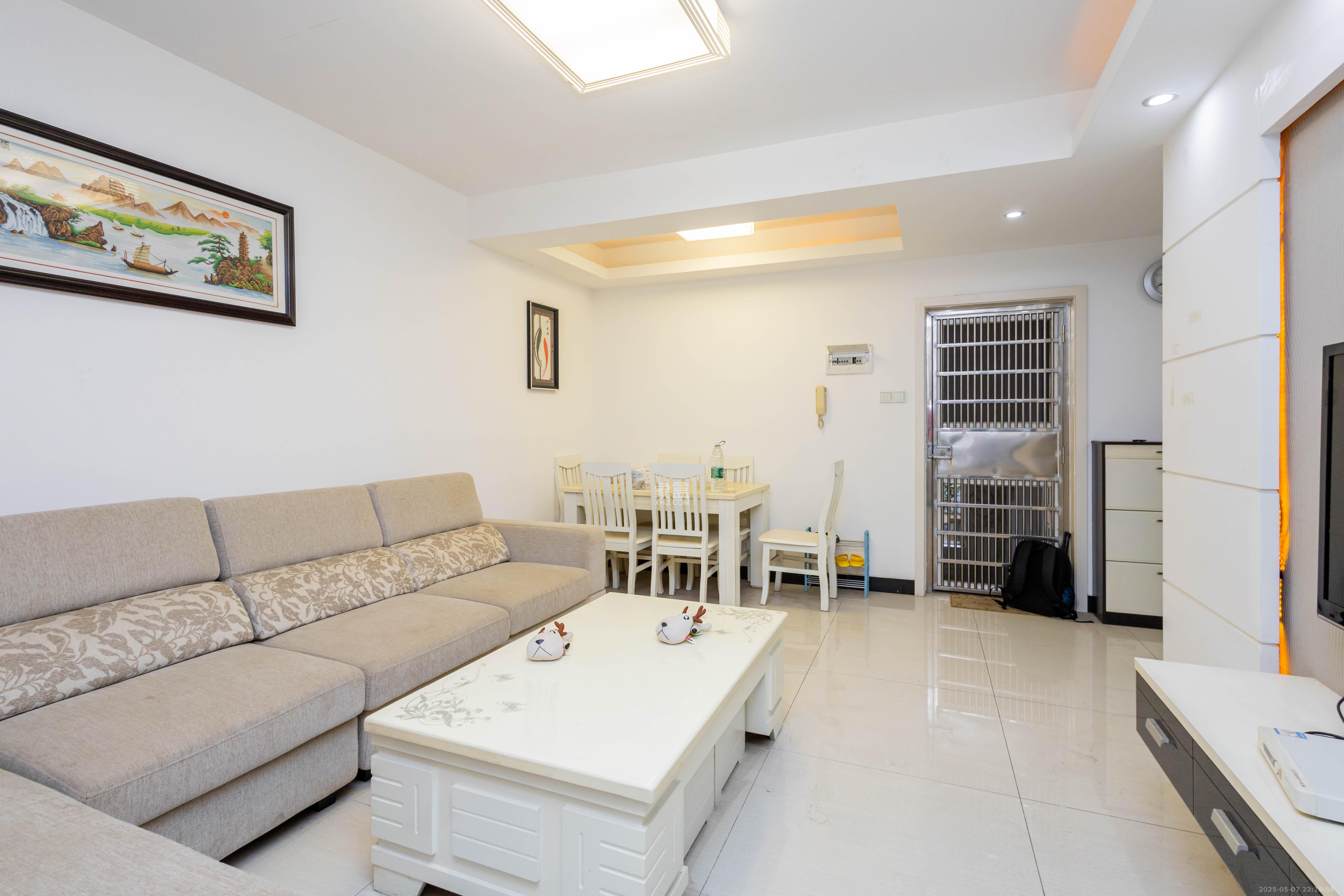 东岸锦城(东方人家)  2室1厅1卫    42.8万 东岸锦城(东方人家)  2室1厅1卫    42.8万客厅