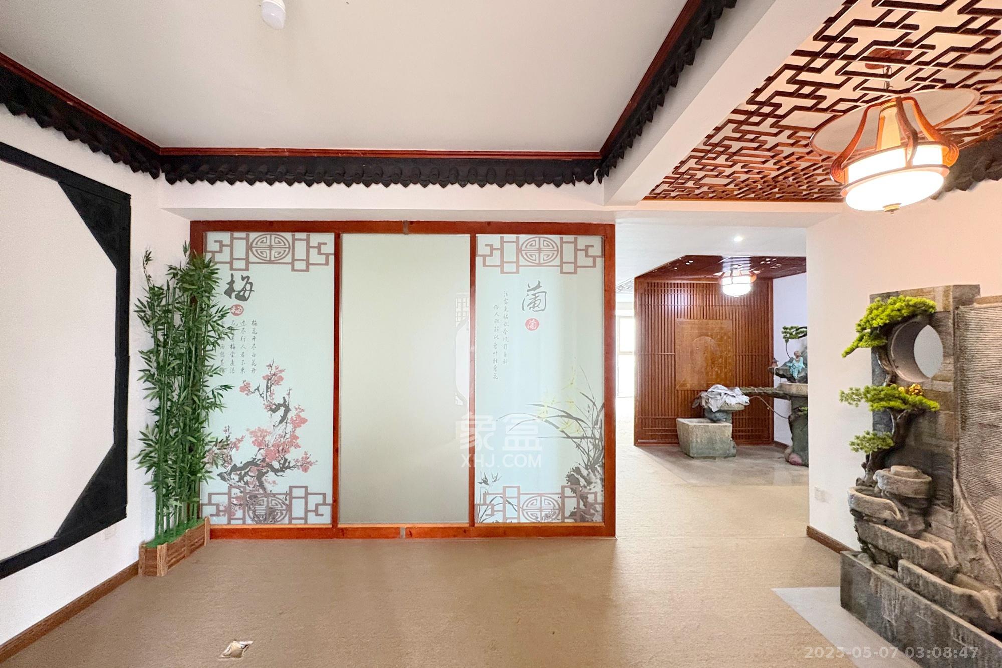 潮宗御苑  5室2厅2卫   280.00万客厅