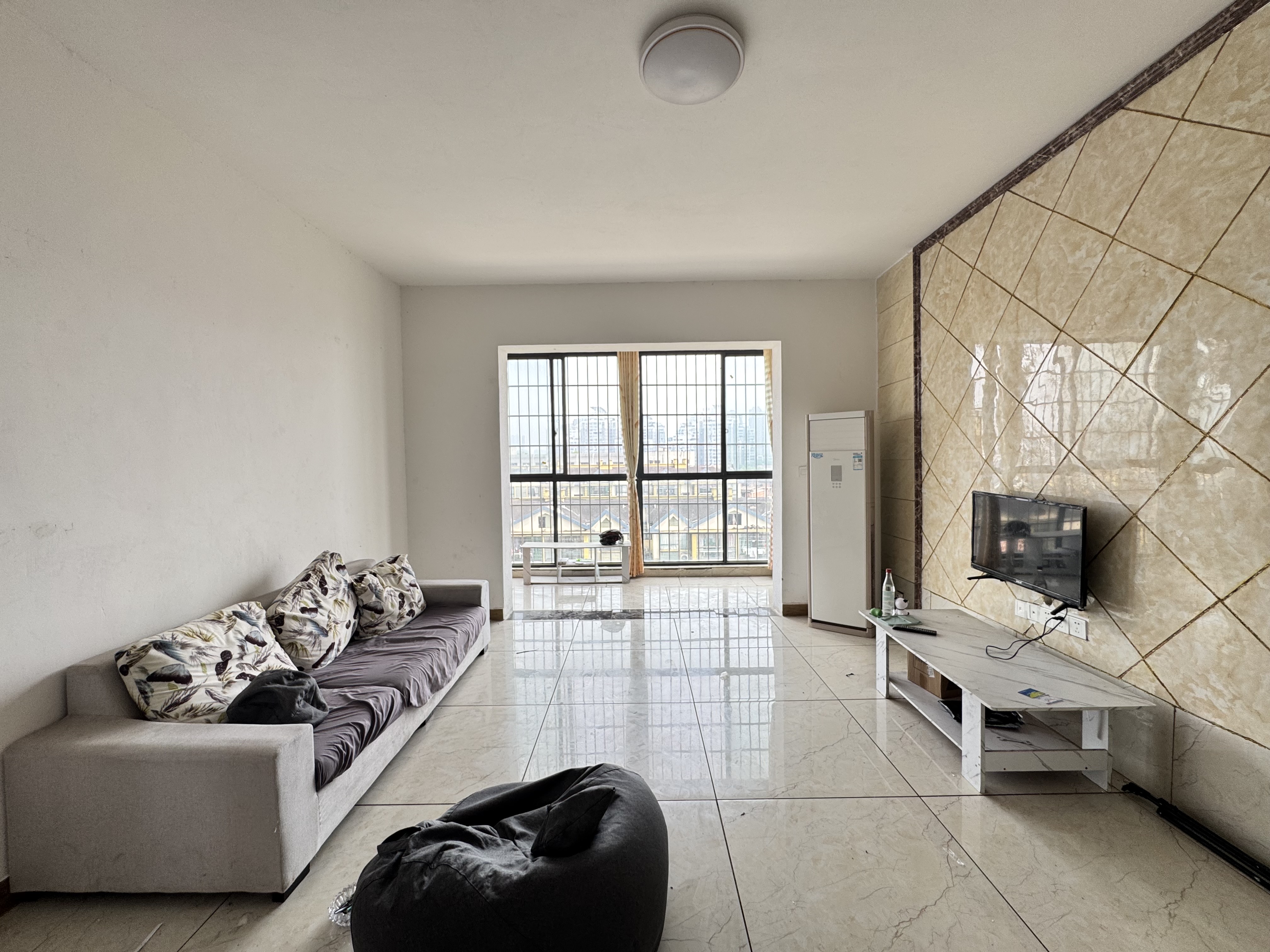 亚华名都  1室0厅0卫    1500.0元/月 亚华名都  1室0厅0卫    1500.0元/月室内图