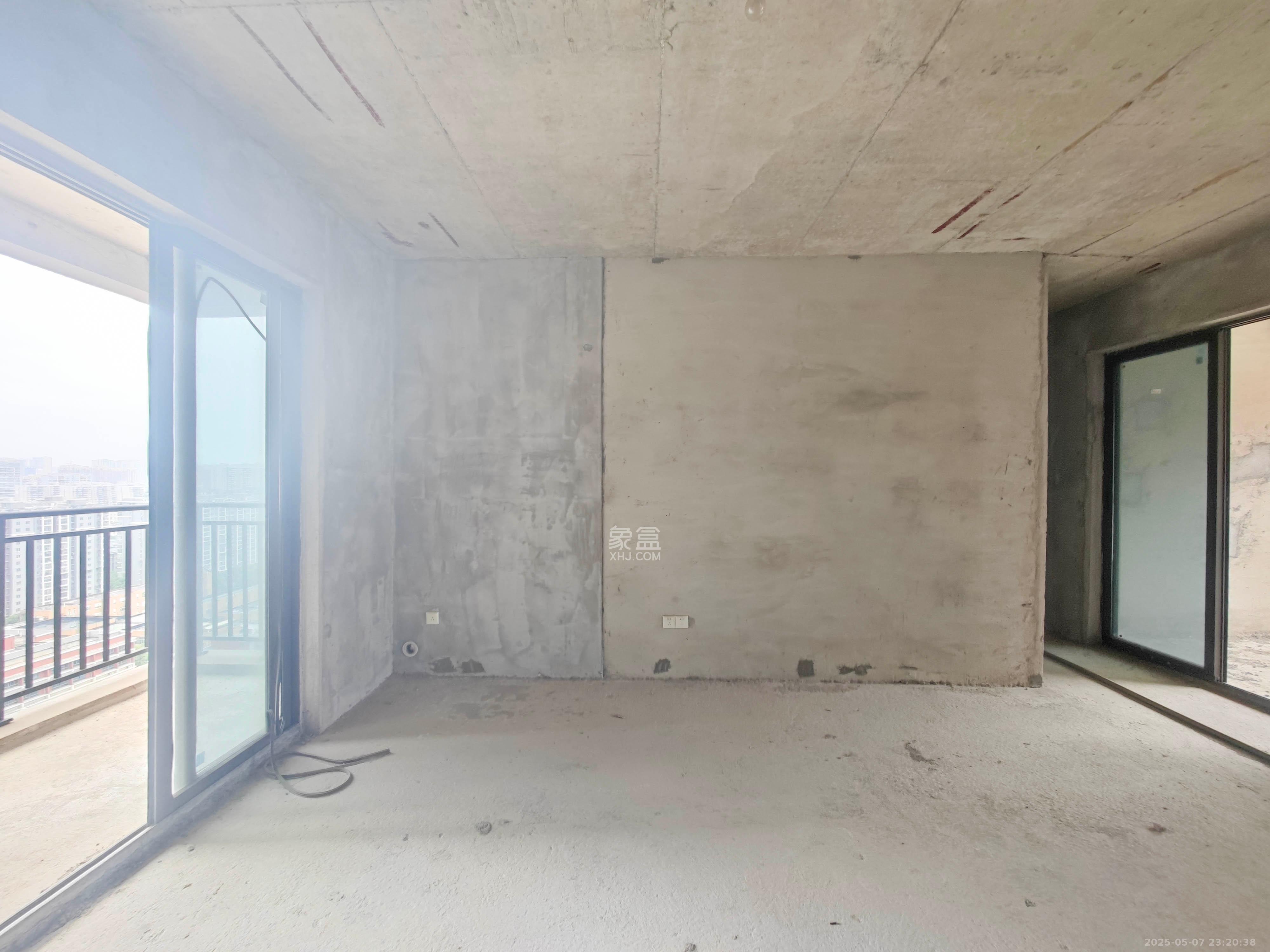 云开壹品樾玺 5室2厅2卫 126.0万 云开壹品樾玺 5室2厅2卫 126.0万客厅