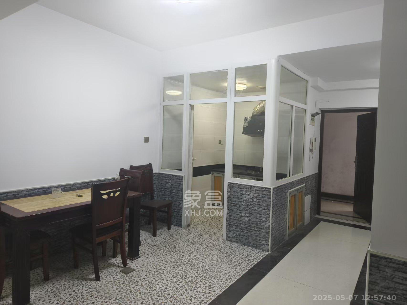 楚天中苑 3室2厅2卫 1700.0元/月 楚天中苑 3室2厅2卫 1700.0元/月室内图