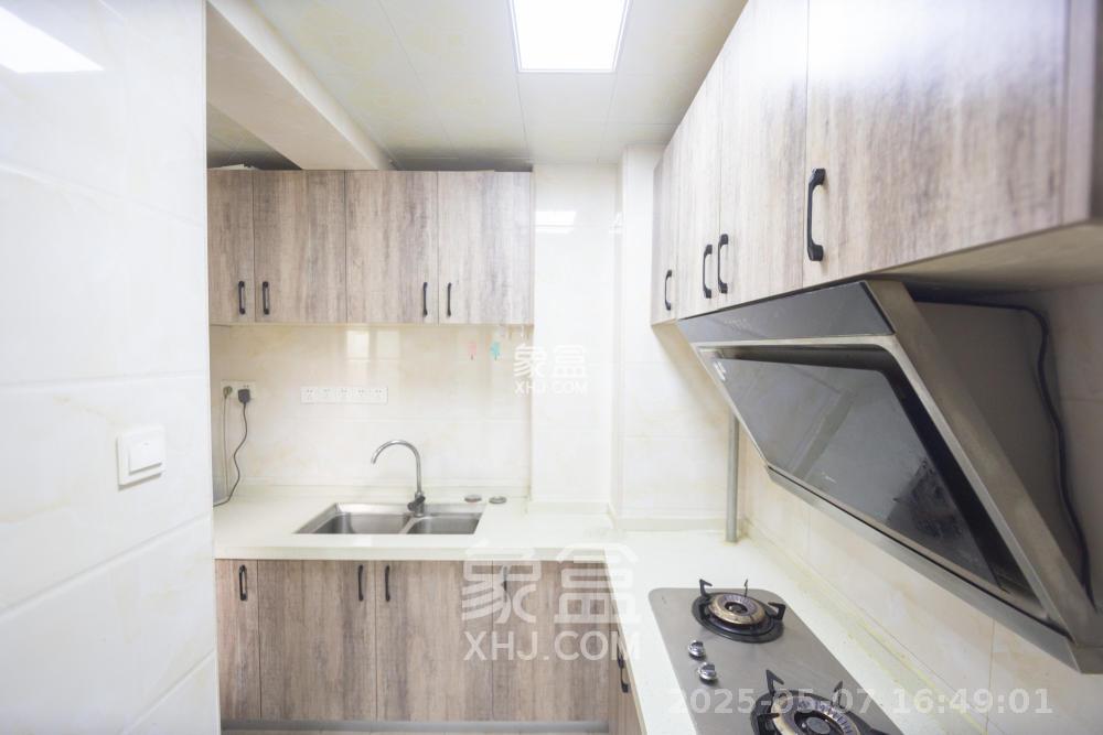 长房半岛蓝湾（观山月）  2室2厅1卫   1700.00元/月室内图