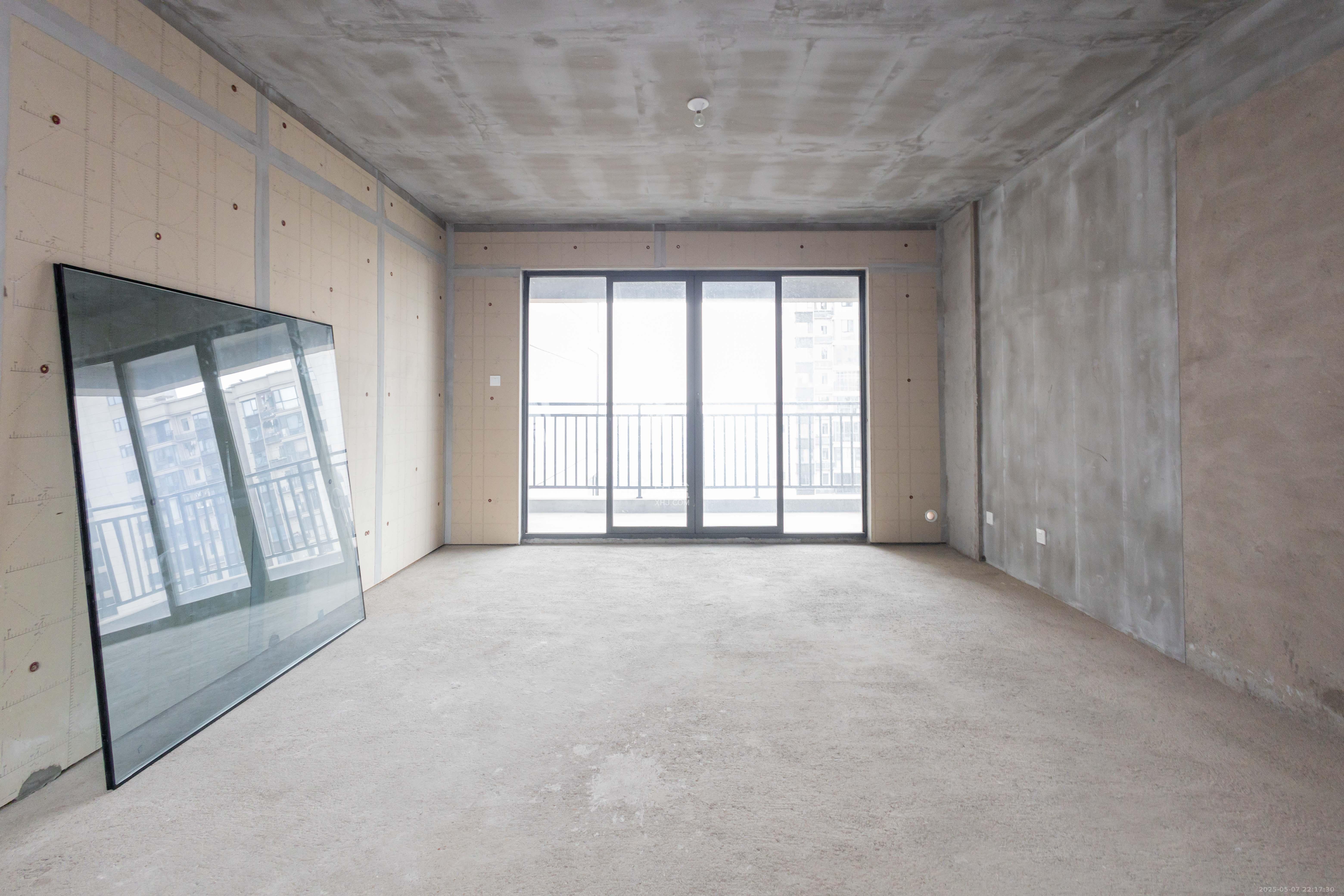 日盛湖湘花苑  4室2厅2卫    96.8万 日盛湖湘花苑  4室2厅2卫    96.8万