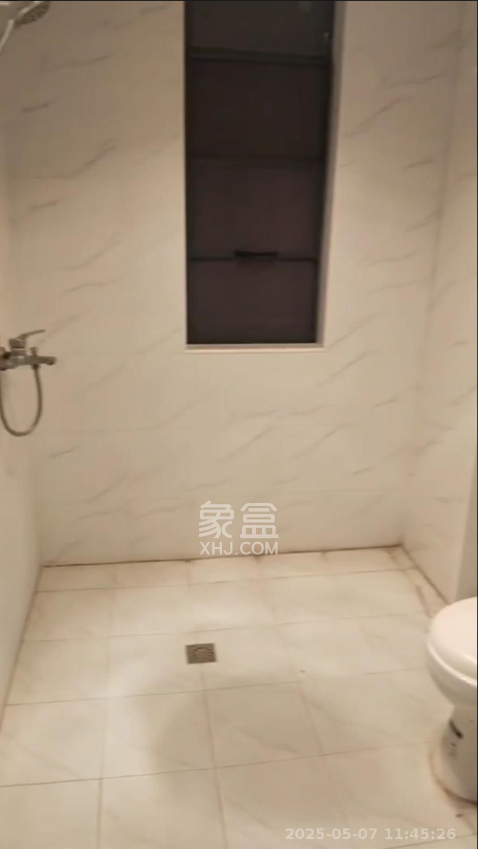 卢浮原著 3室2厅2卫 2200.0元/月 卢浮原著 3室2厅2卫 2200.0元/月室内图