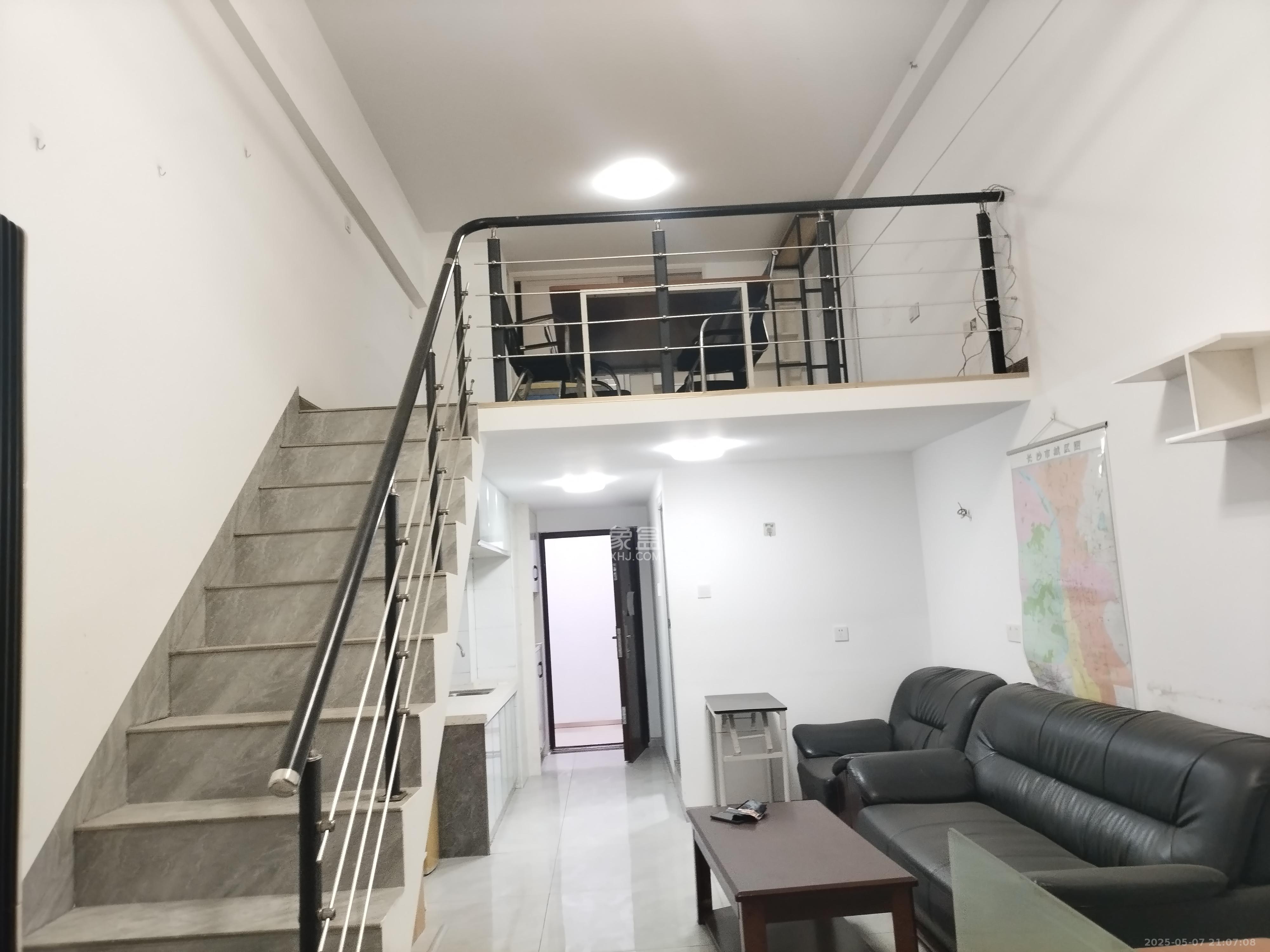 华润置地广场二期 1室1厅1卫 1600.0元/月 华润置地广场二期 1室1厅1卫 1600.0元/月室内图