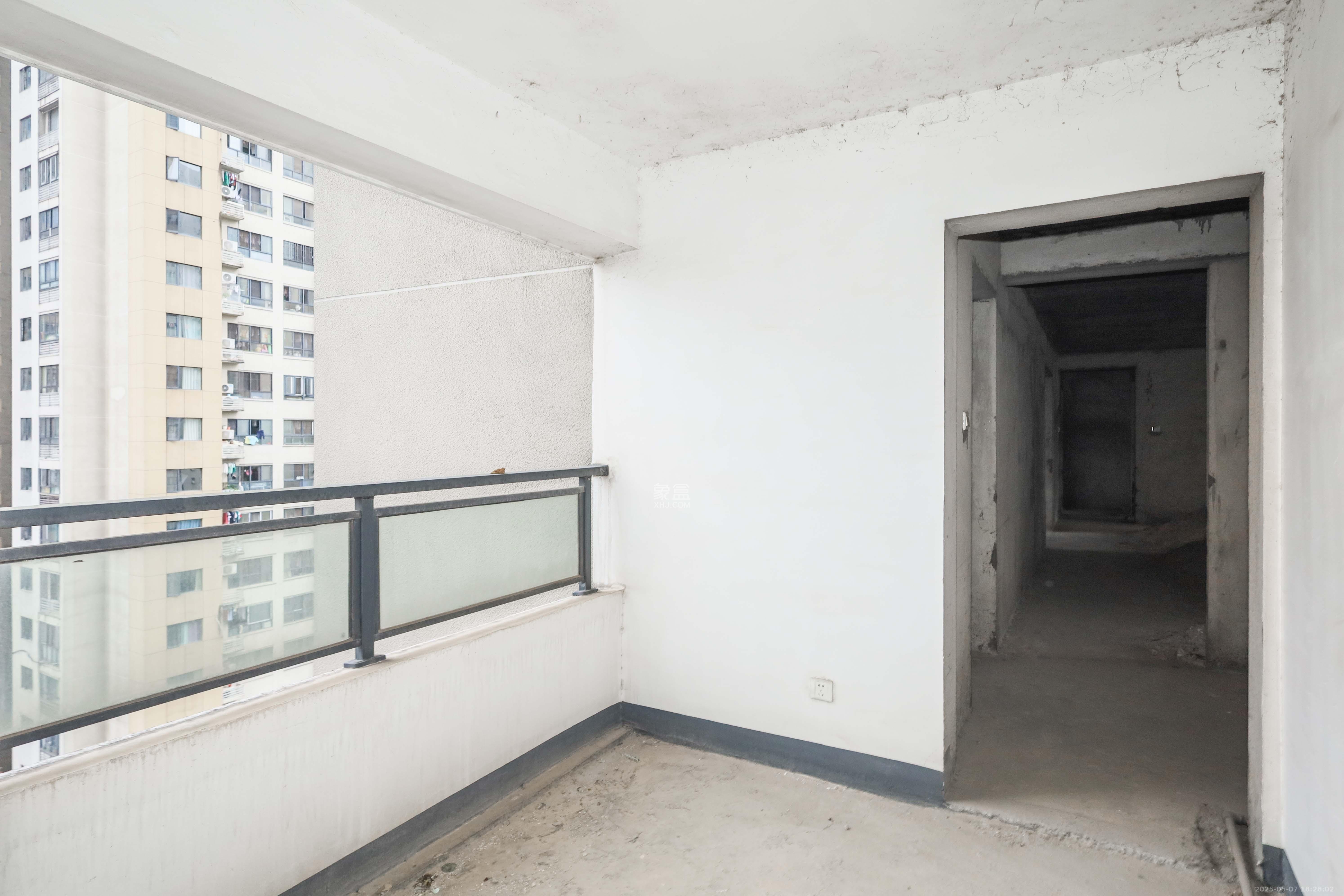 好莱城(弘德西街) 4室2厅2卫 112.0万 好莱城(弘德西街) 4室2厅2卫 112.0万阳台