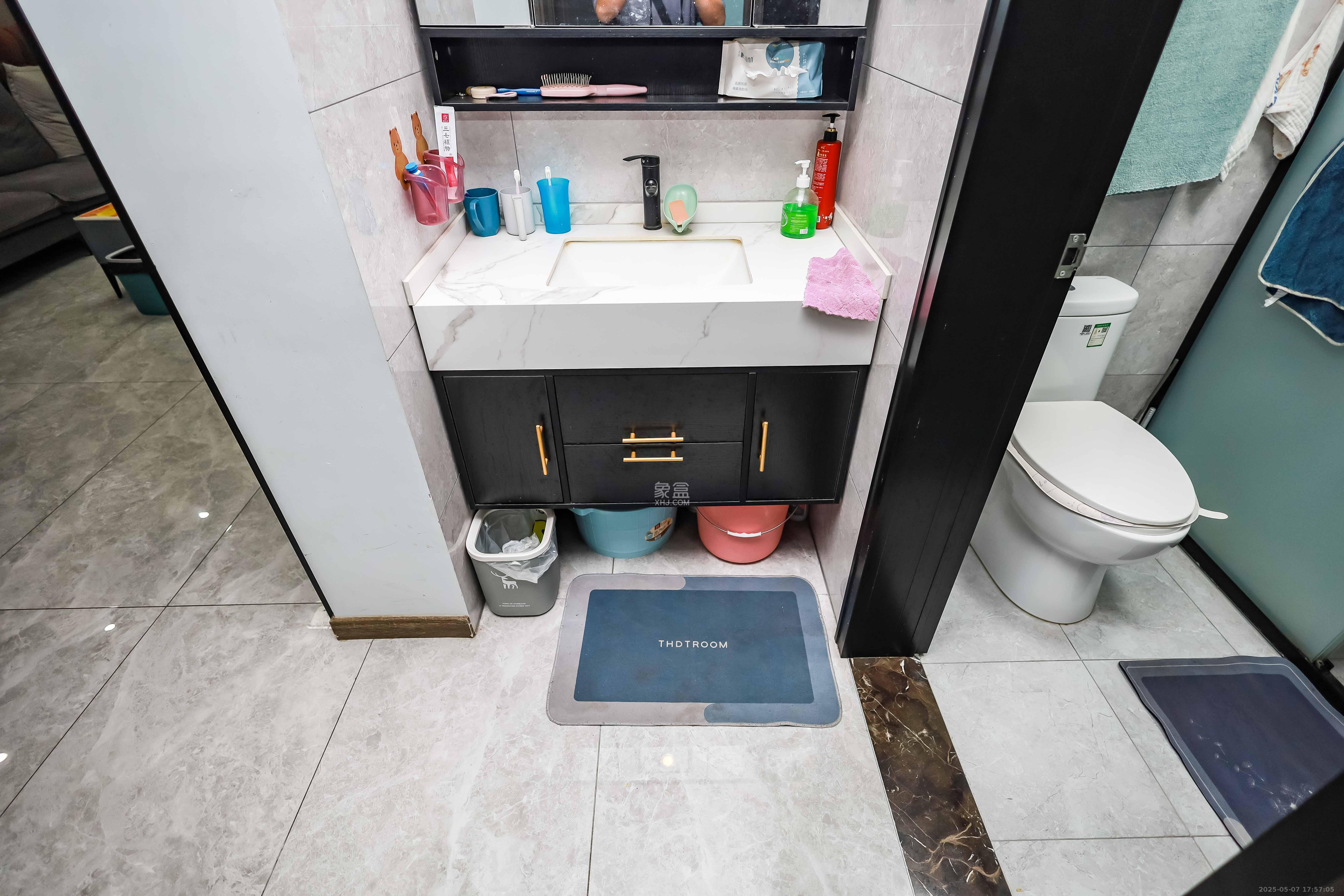 万象府台  3室2厅2卫    200.0万 万象府台  3室2厅2卫    200.0万卫生间