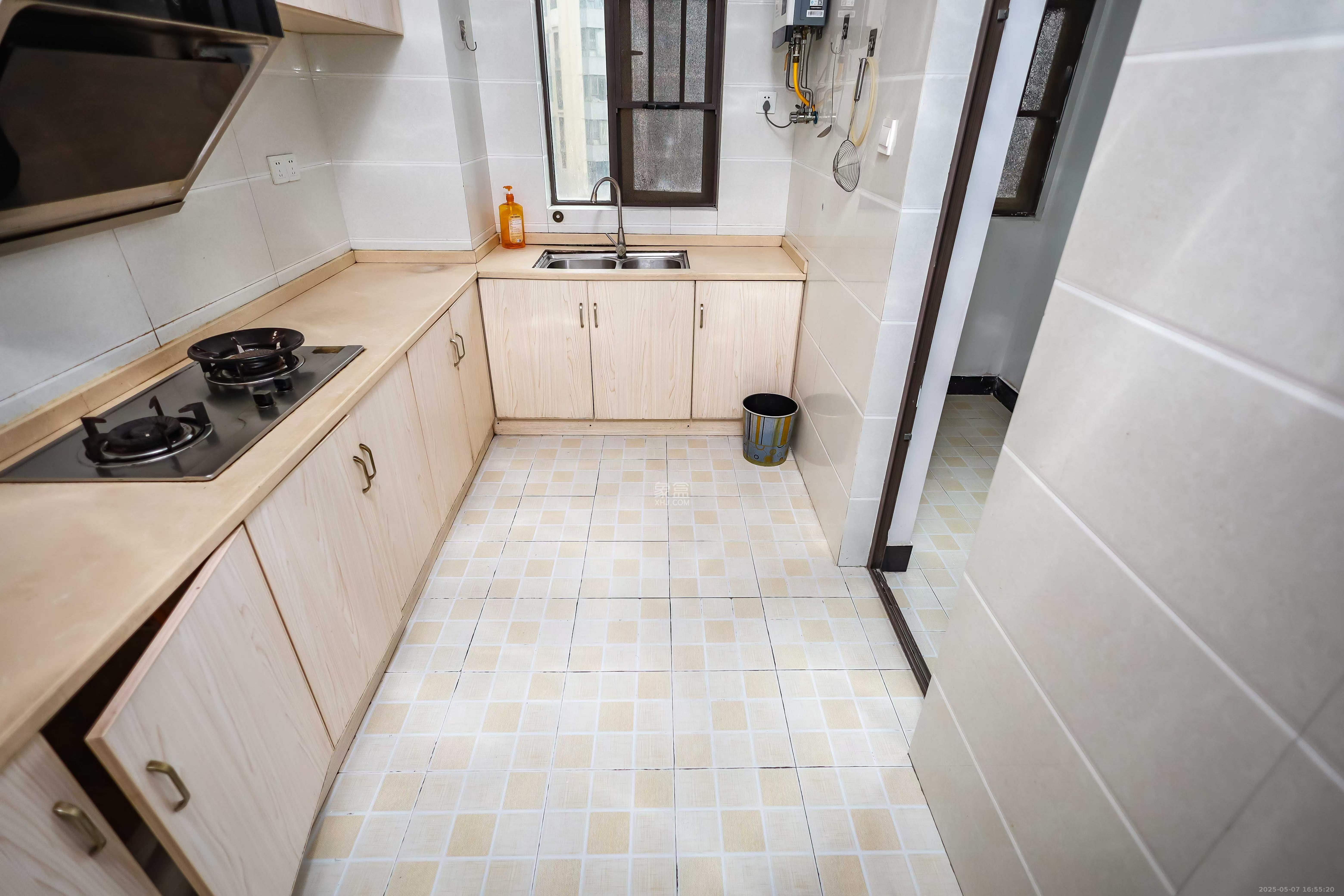 卓越蔚蓝海岸三期  3室2厅2卫    2300.0元/月 卓越蔚蓝海岸三期  3室2厅2卫    2300.0元/月室内图