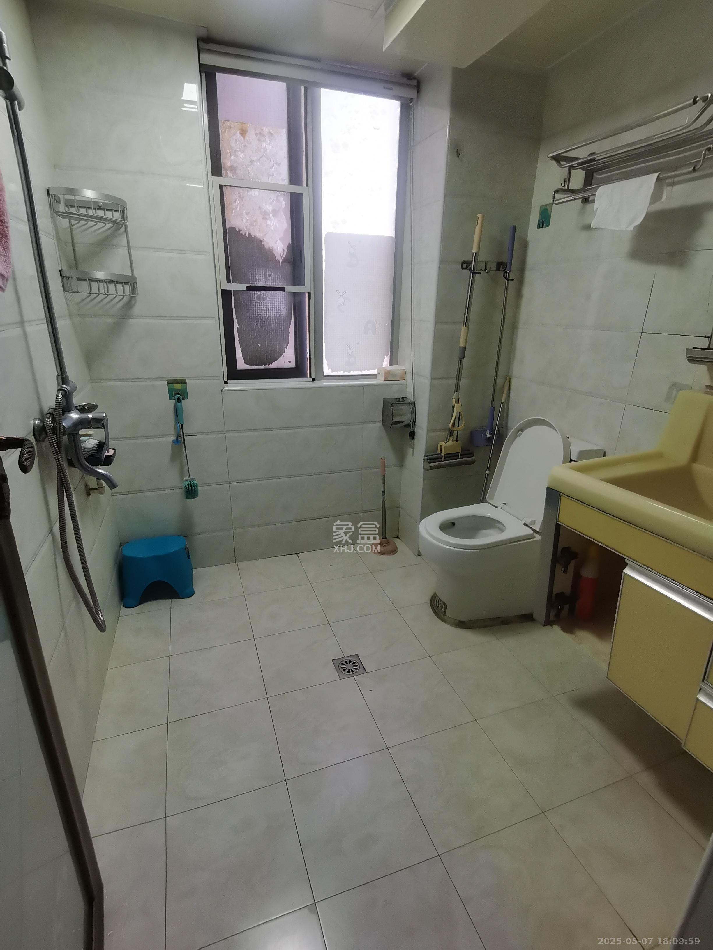 恒广国际景园一二区 1室2厅1卫 1800.0元/月 恒广国际景园一二区 1室2厅1卫 1800.0元/月室内图