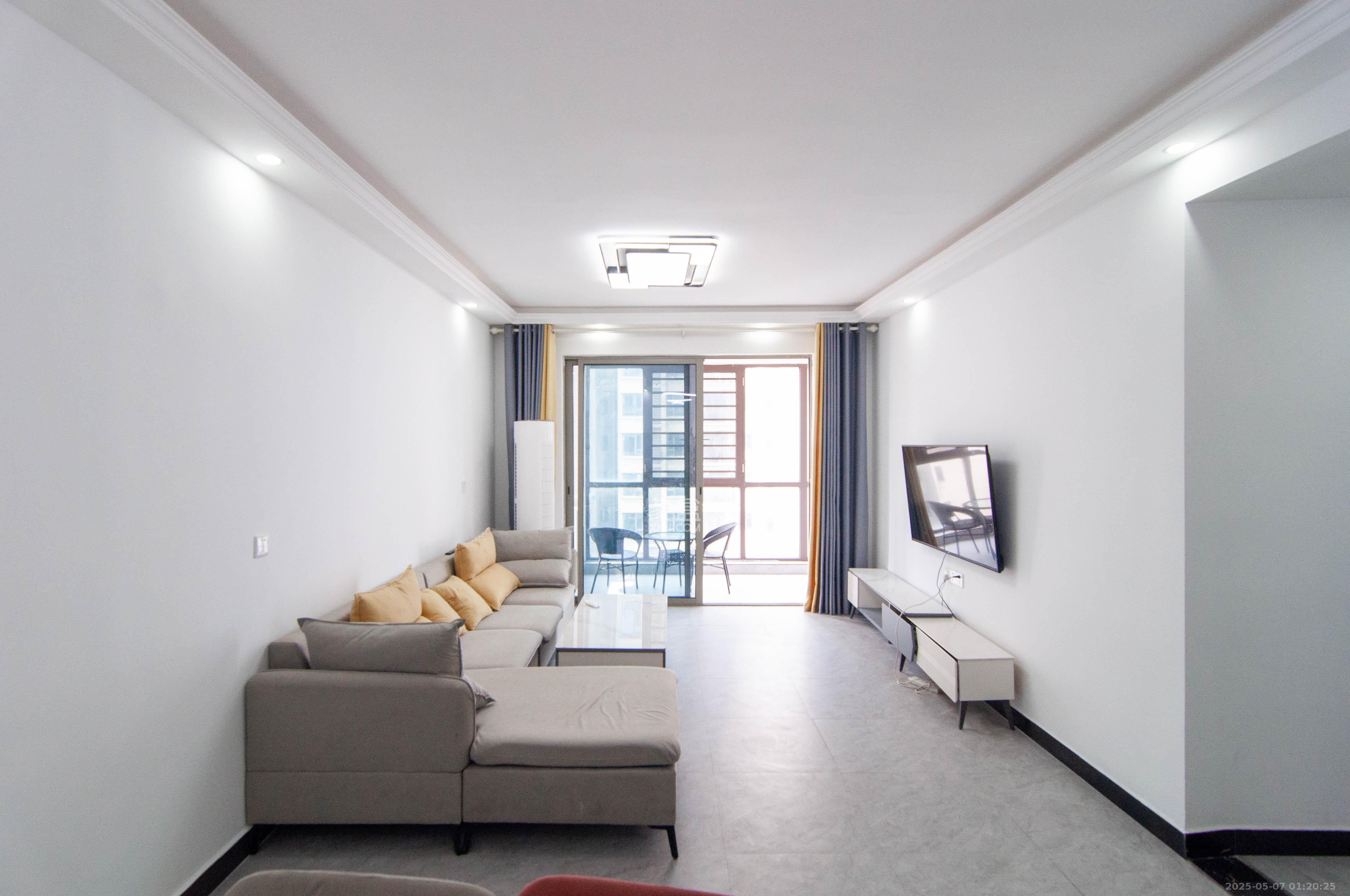 梅溪湖金茂湾 4室2厅2卫 145.0万 梅溪湖金茂湾 4室2厅2卫 145.0万客厅