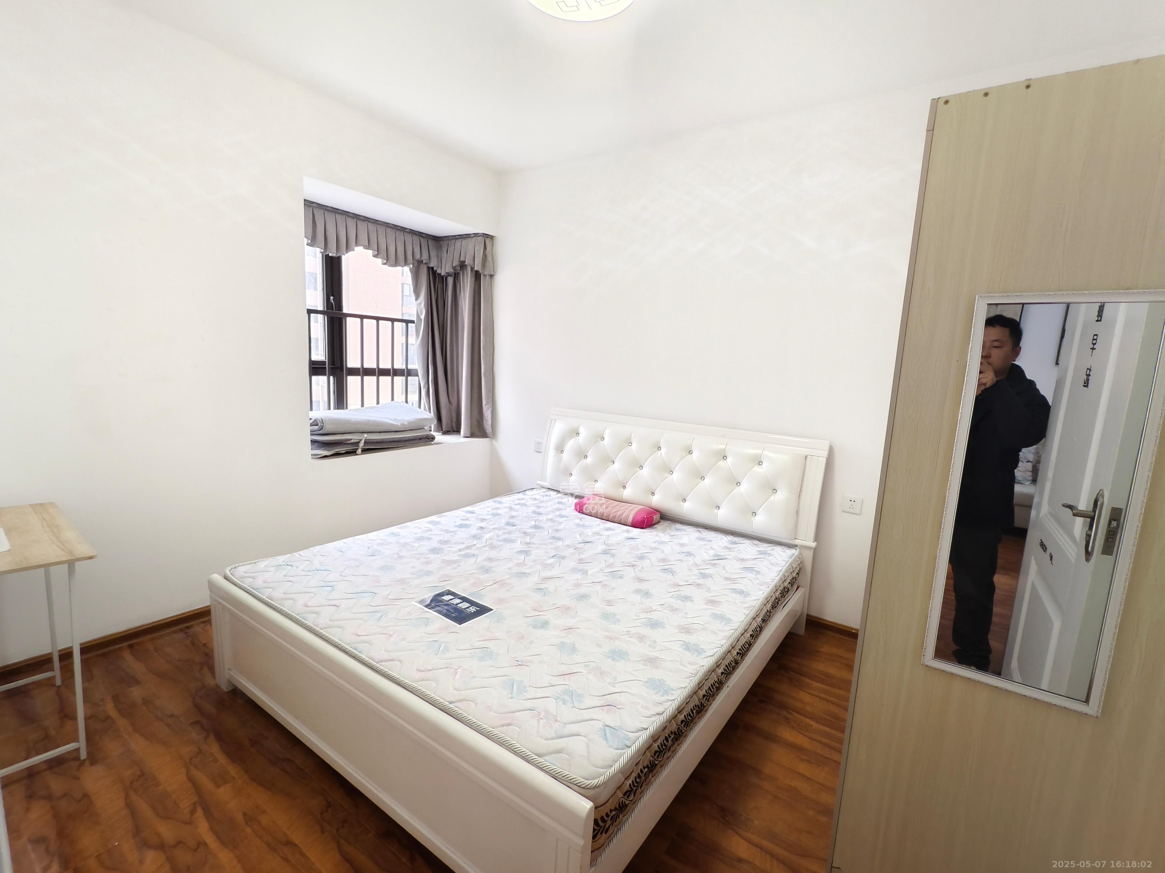 北辰中央公园C区  3室2厅1卫   2300.00元/月室内图