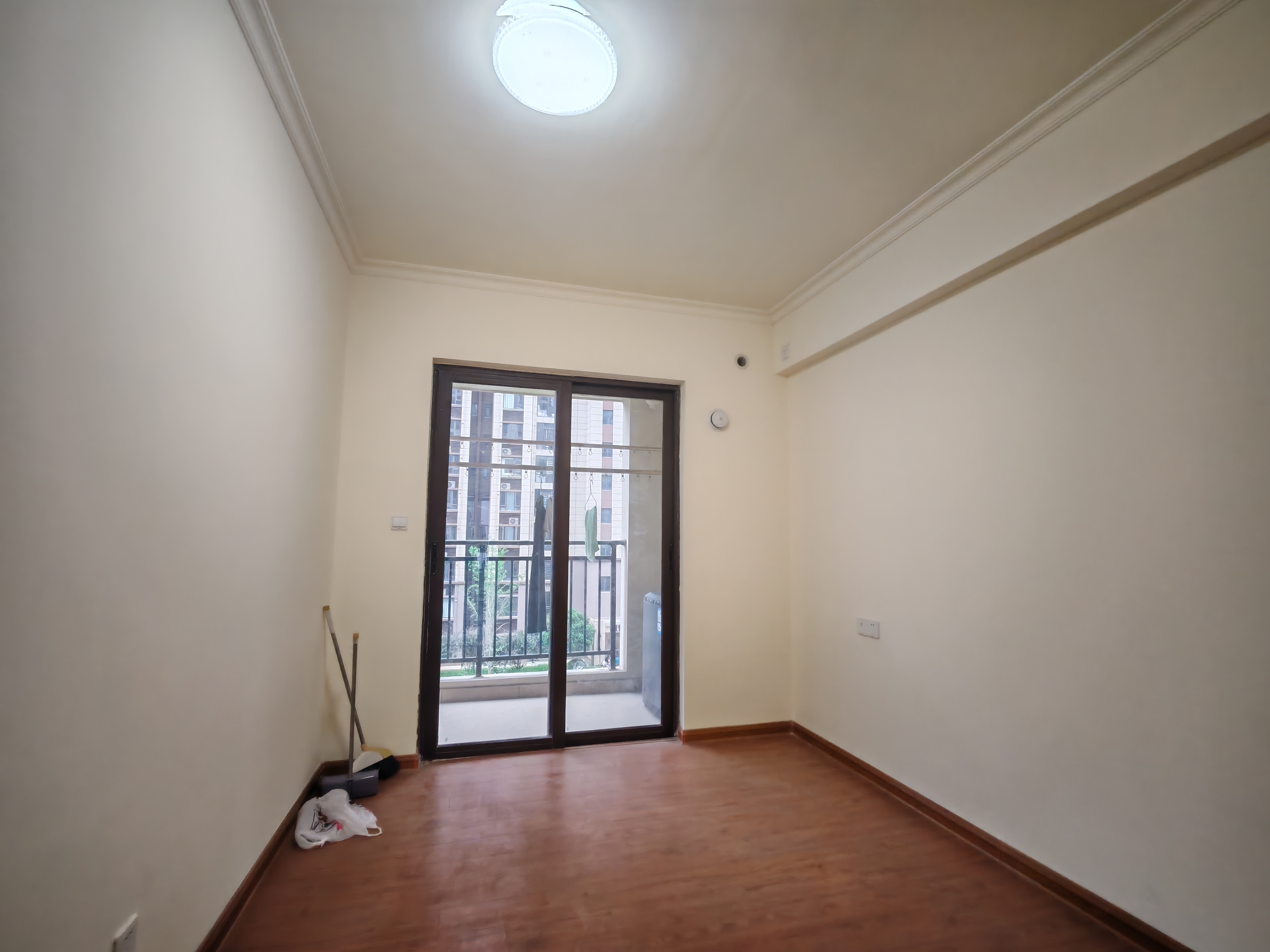 碧桂园豪园-二期 4室2厅2卫 83.8万 碧桂园豪园-二期 4室2厅2卫 83.8万客厅