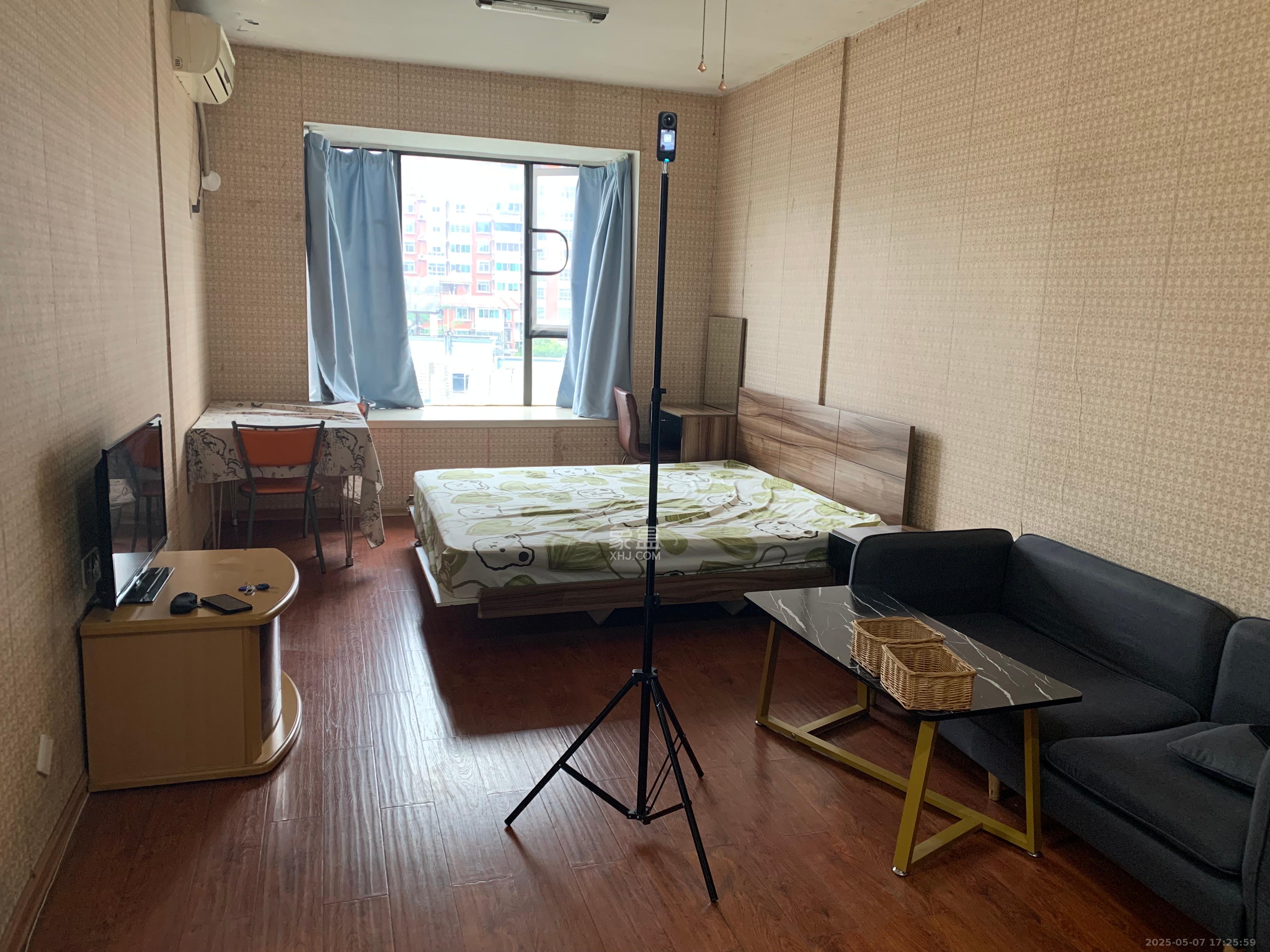 山水花都  1室1厅1卫   1400.00元/月室内图1