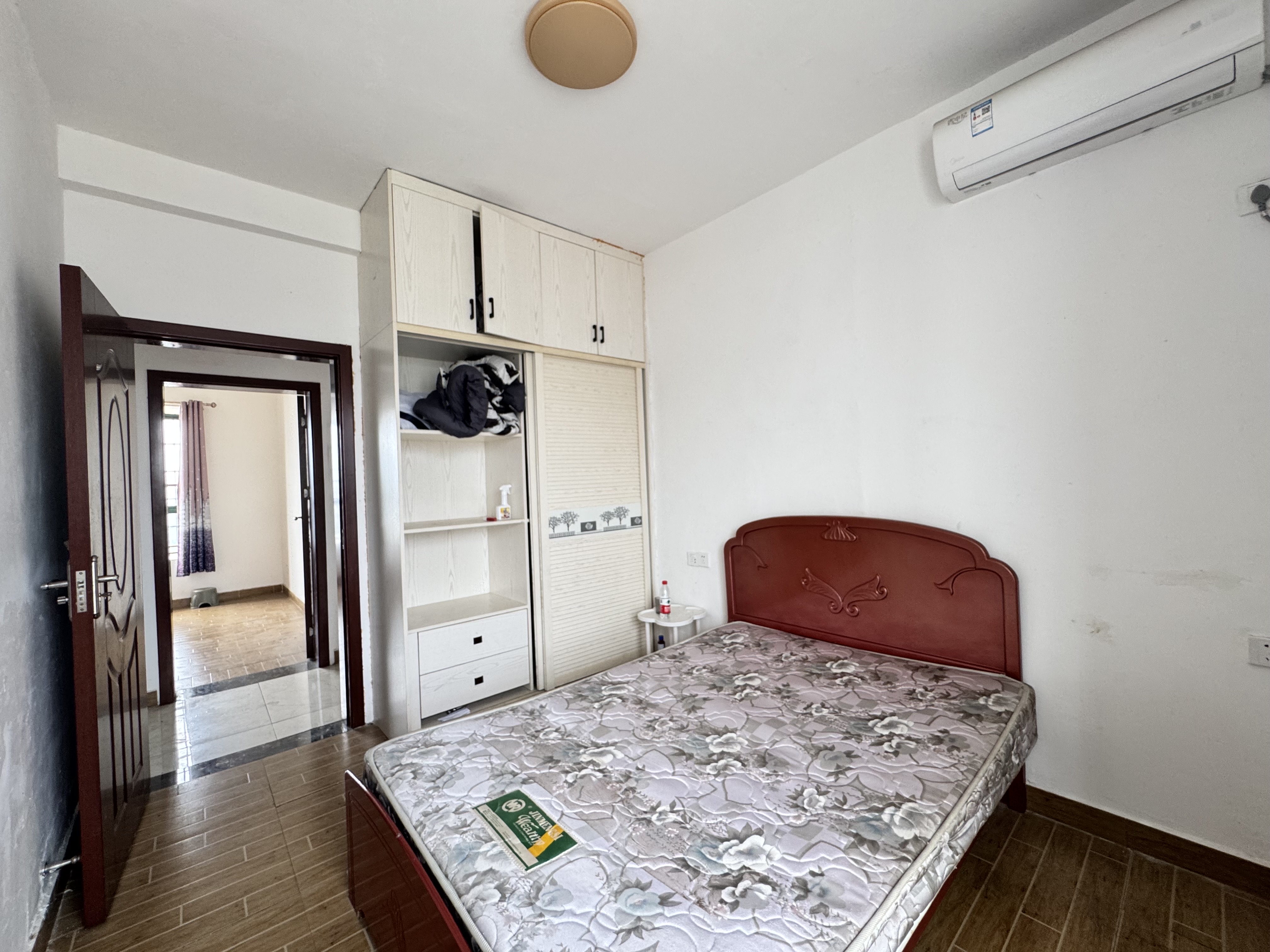 亚华名都  1室0厅0卫    1500.0元/月 亚华名都  1室0厅0卫    1500.0元/月室内图