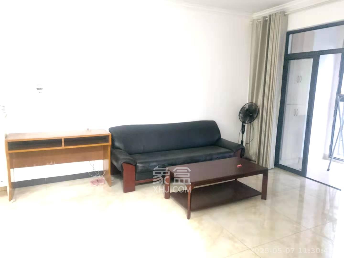 秀峰景园（领秀峰）  3室2厅2卫   1900.00元/月室内图