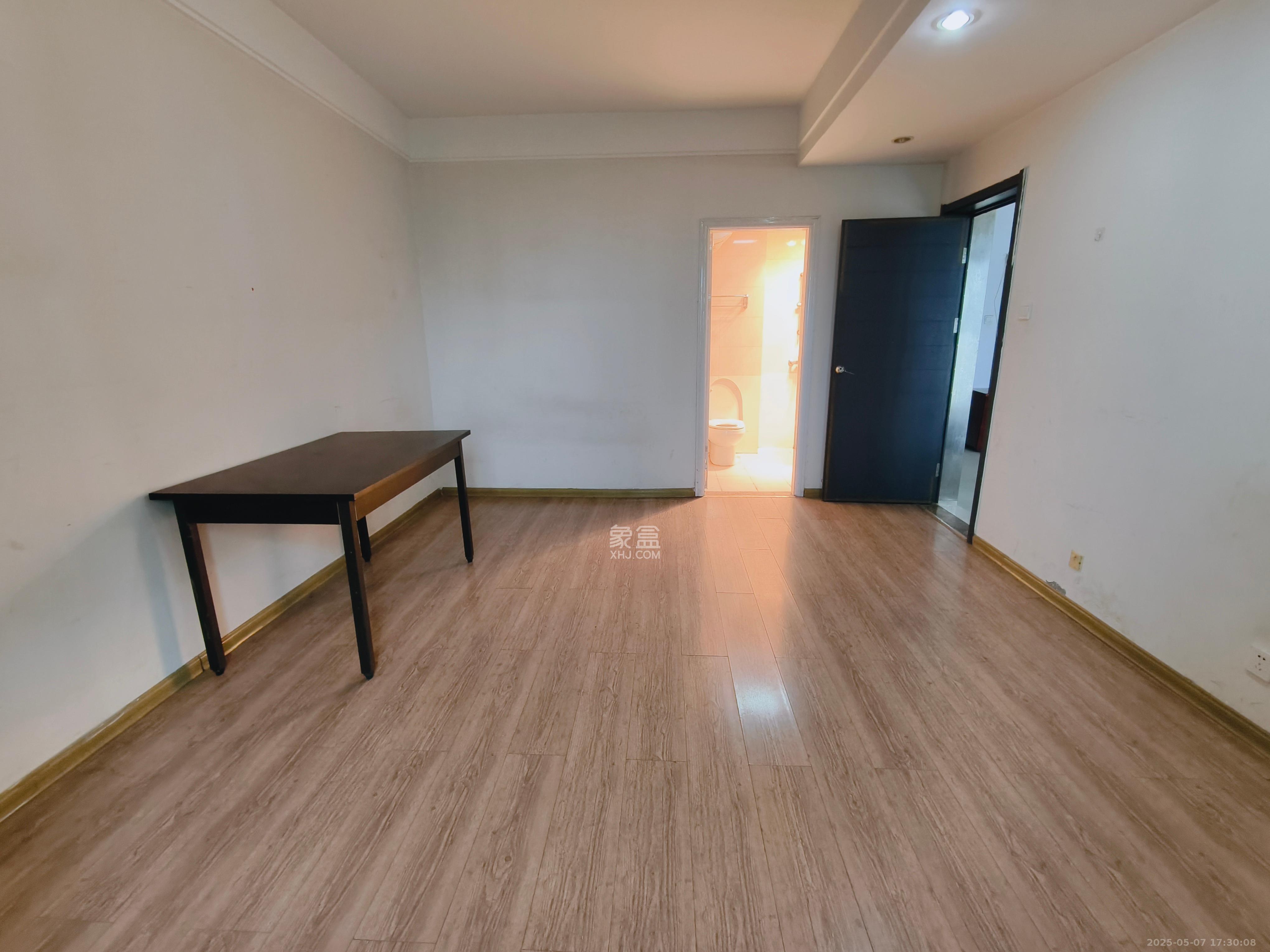 阳光100三期 3室2厅1卫 2300.0元/月 阳光100三期 3室2厅1卫 2300.0元/月室内图