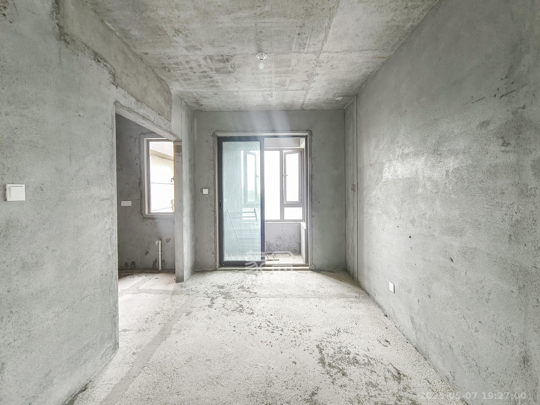 爱情公望府 4室2厅2卫 88.0万 爱情公望府 4室2厅2卫 88.0万客厅