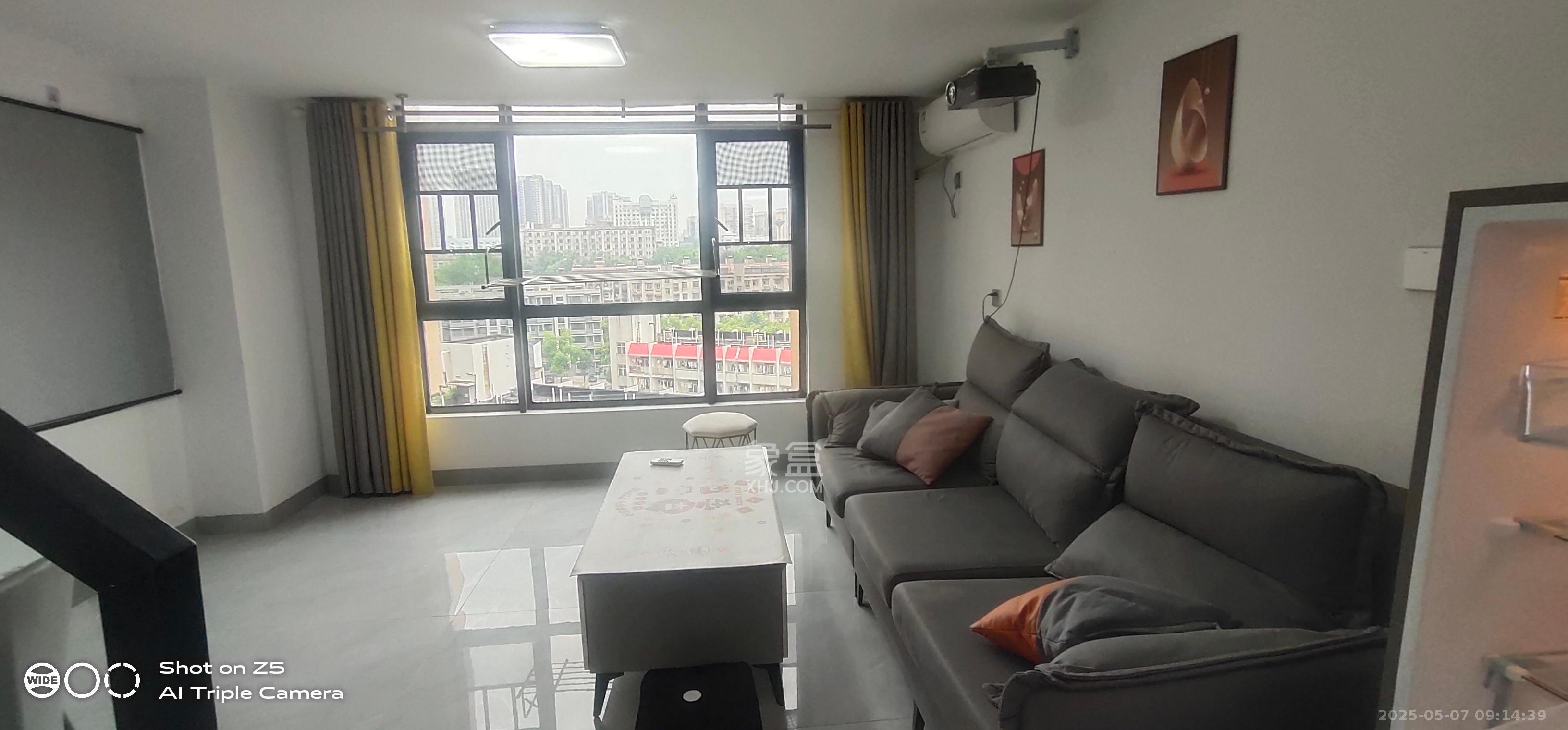 荣盛花语书苑  2室1厅1卫    2500.0元/月 荣盛花语书苑  2室1厅1卫    2500.0元/月室内图