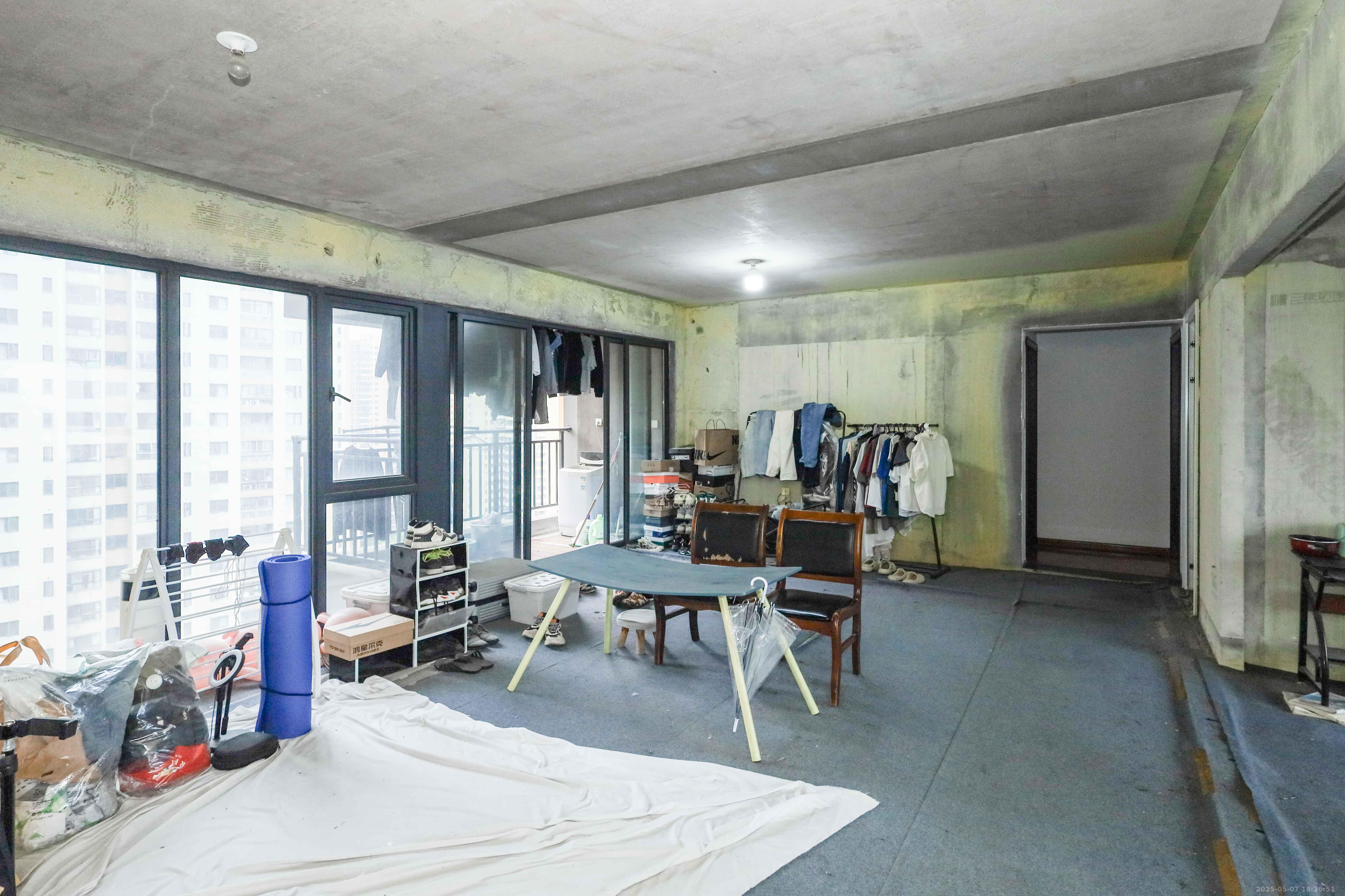 好莱城（弘德西街）  4室2厅2卫   130.00万