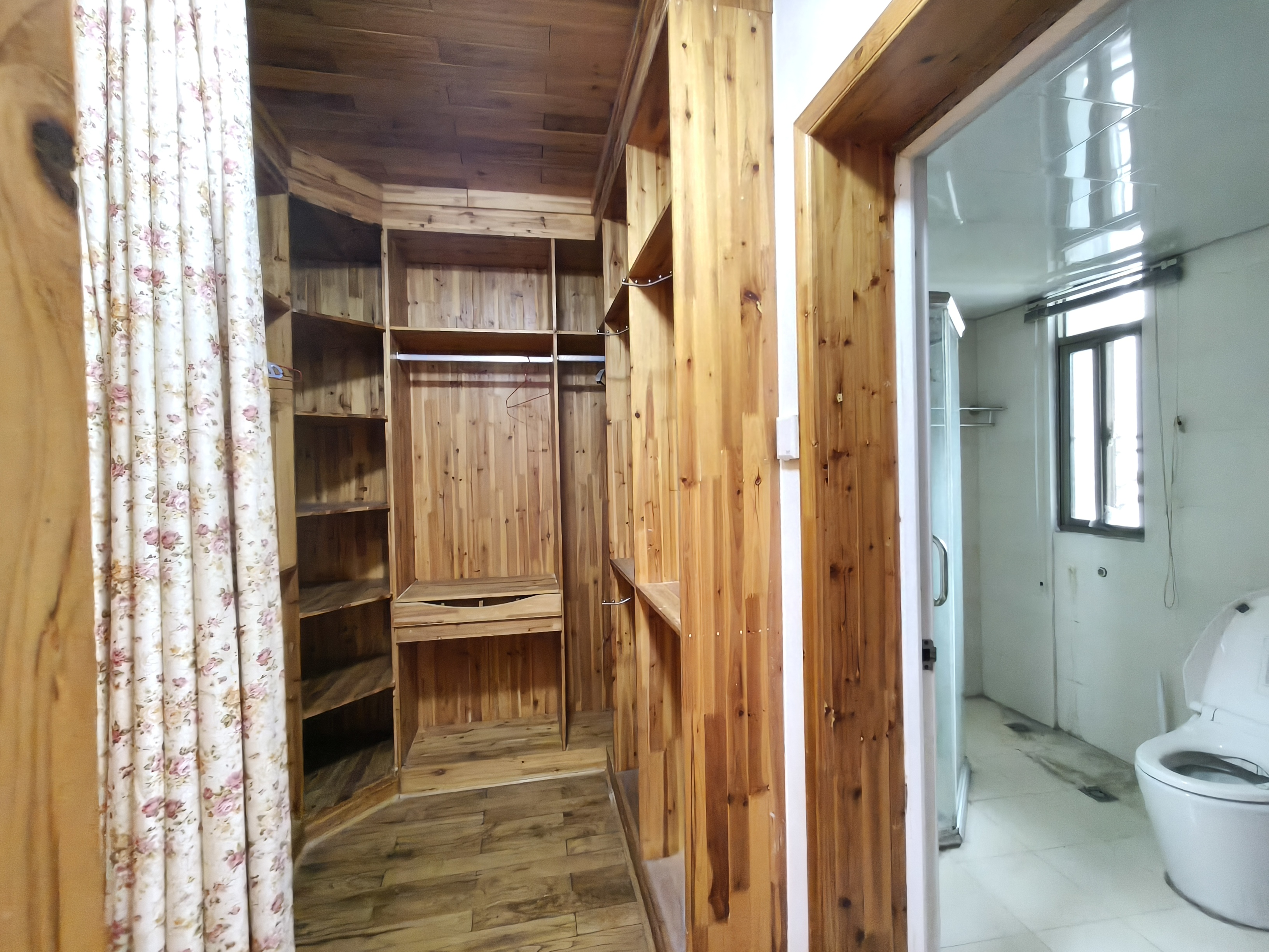 水榭花都  3室2厅2卫   1500.00元/月室内图
