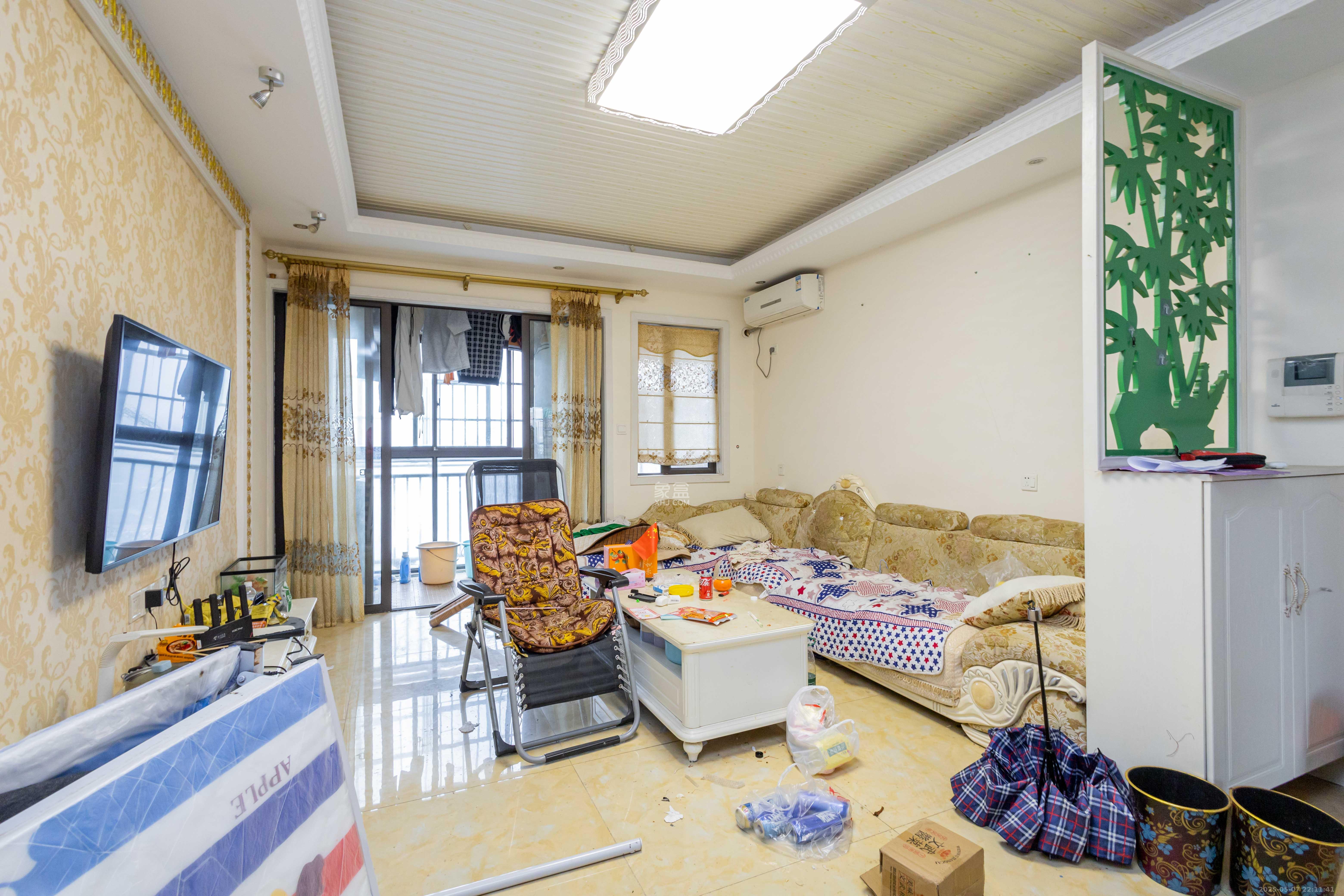 旭辉华庭  3室2厅2卫   66.80万客厅