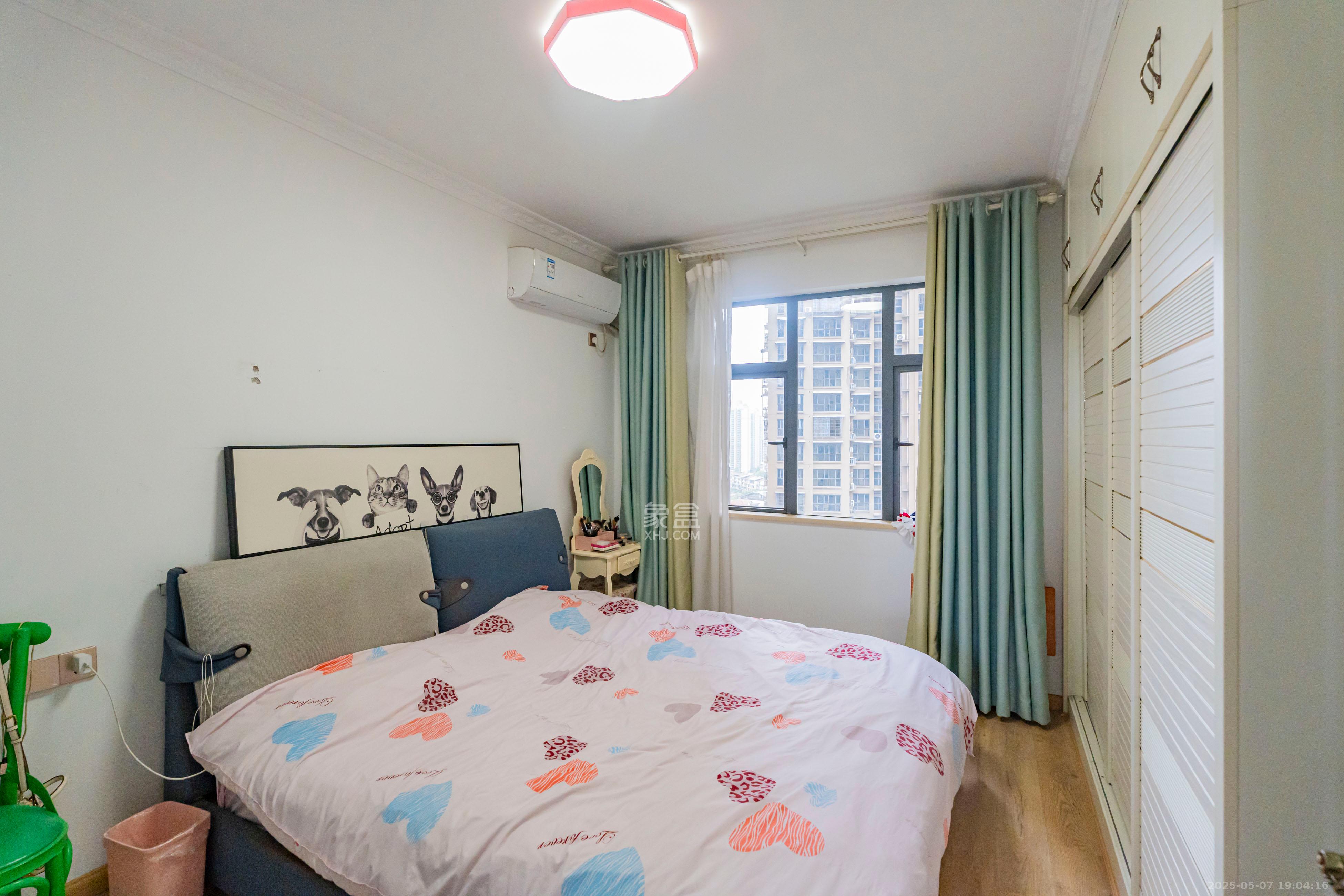 悦湖山  4室2厅2卫    80.0万 悦湖山  4室2厅2卫    80.0万卧室