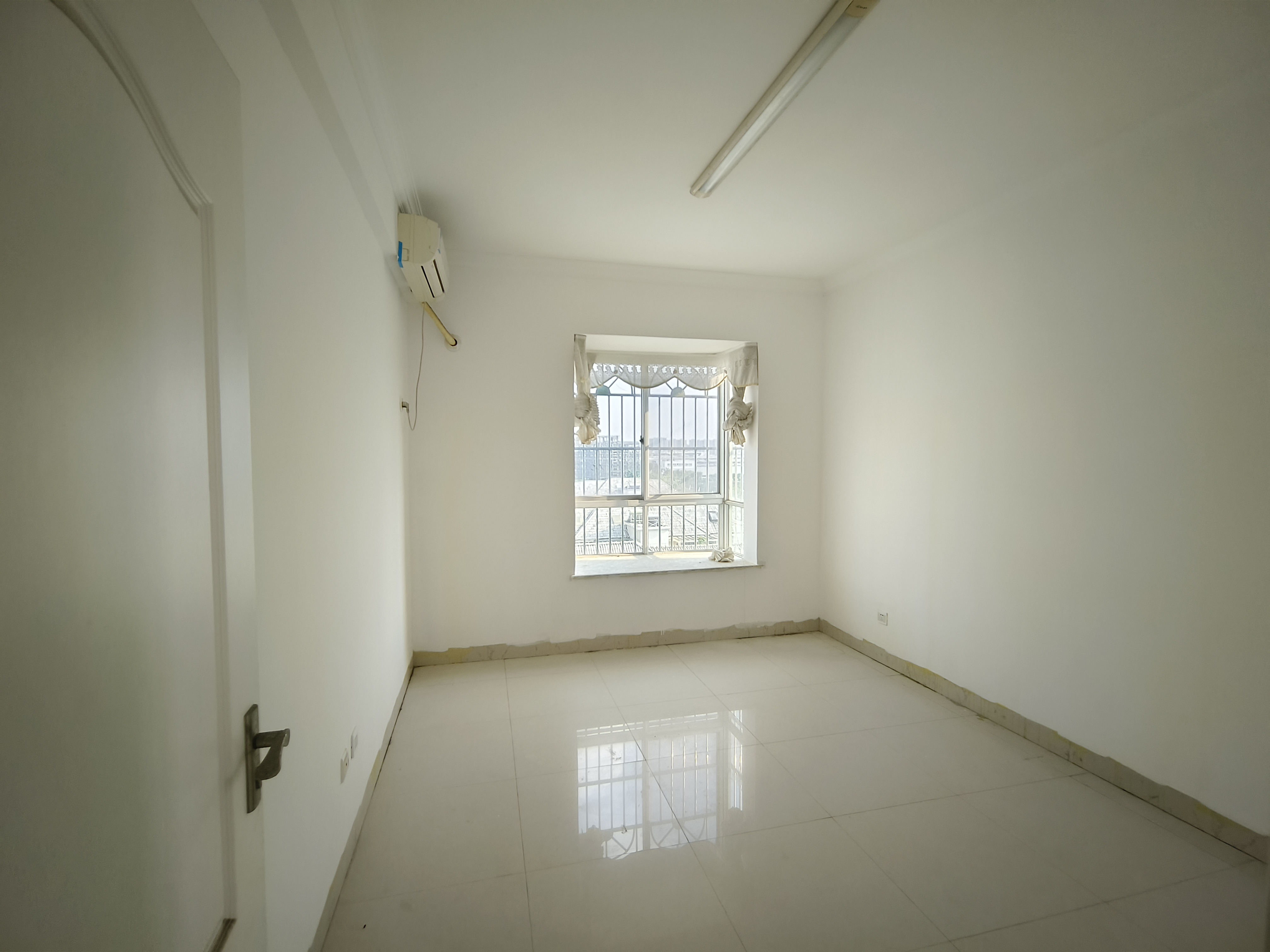 吉宝佳园 4室2厅2卫 3200.0元/月 吉宝佳园 4室2厅2卫 3200.0元/月室内图