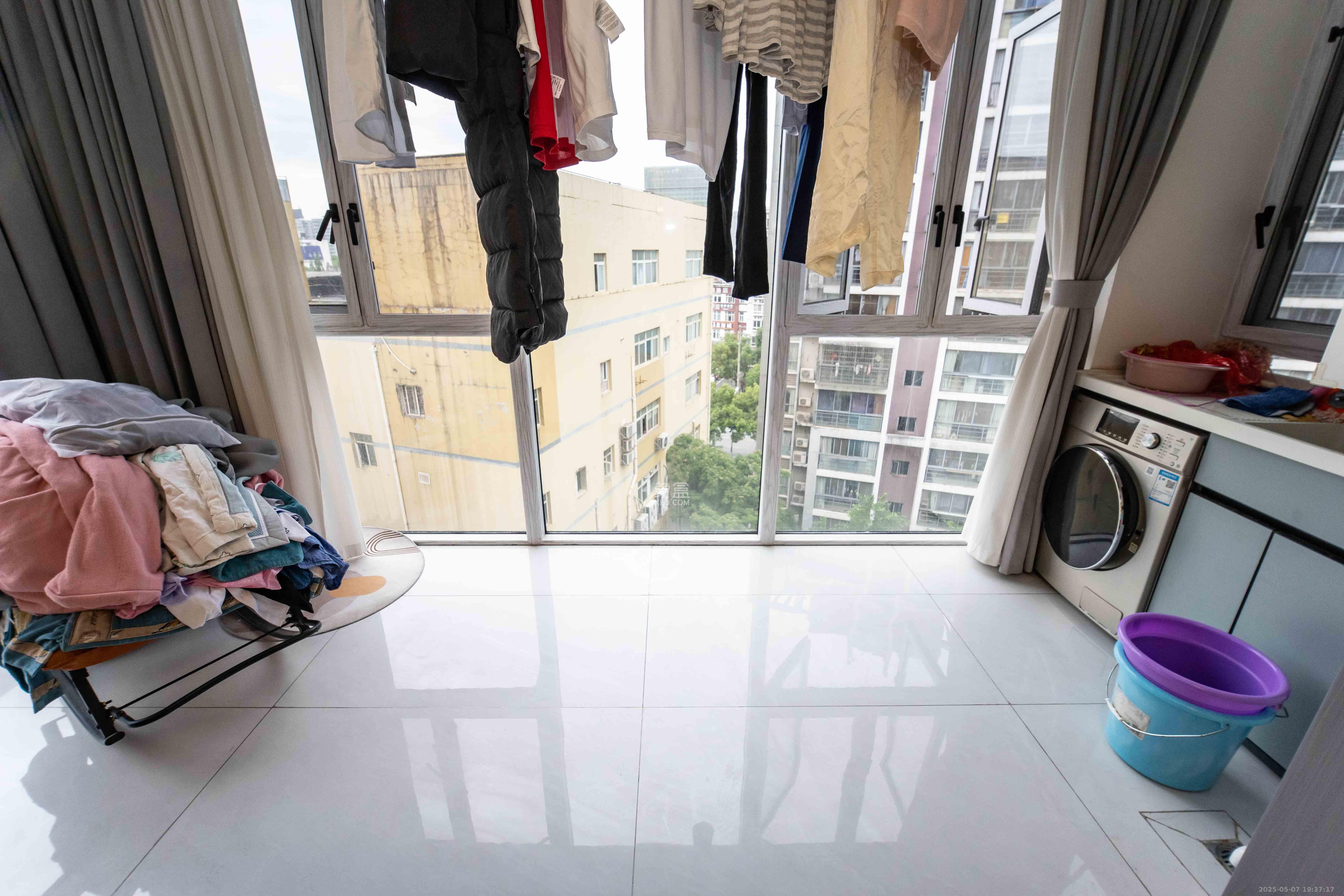 银港水晶城  3室2厅2卫    110.0万 银港水晶城  3室2厅2卫    110.0万阳台