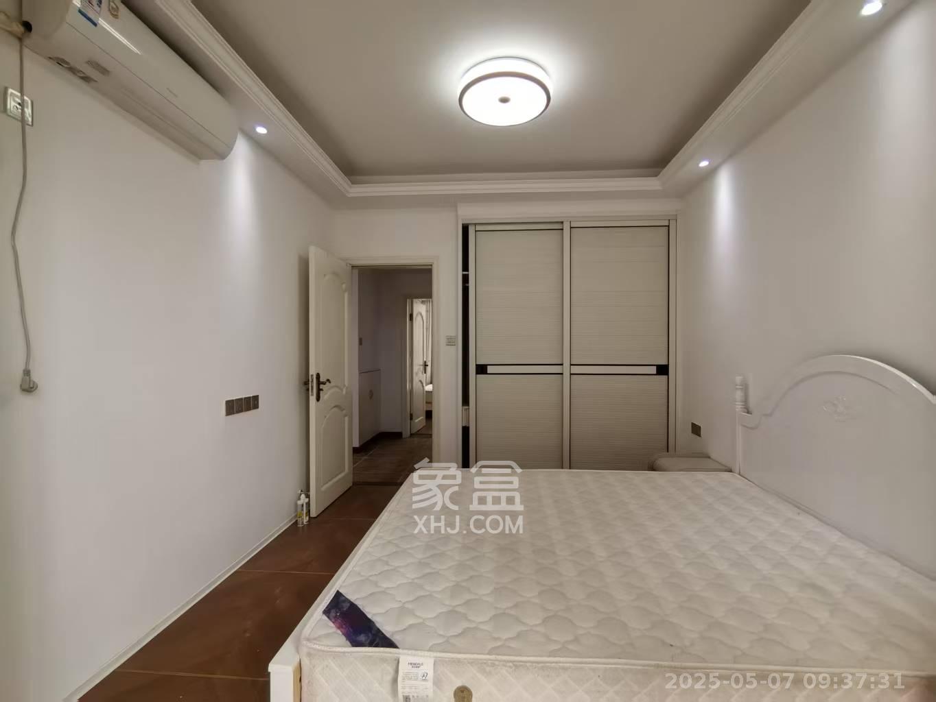 荣盛花语馨苑  3室2厅1卫    2400.0元/月 荣盛花语馨苑  3室2厅1卫    2400.0元/月室内图