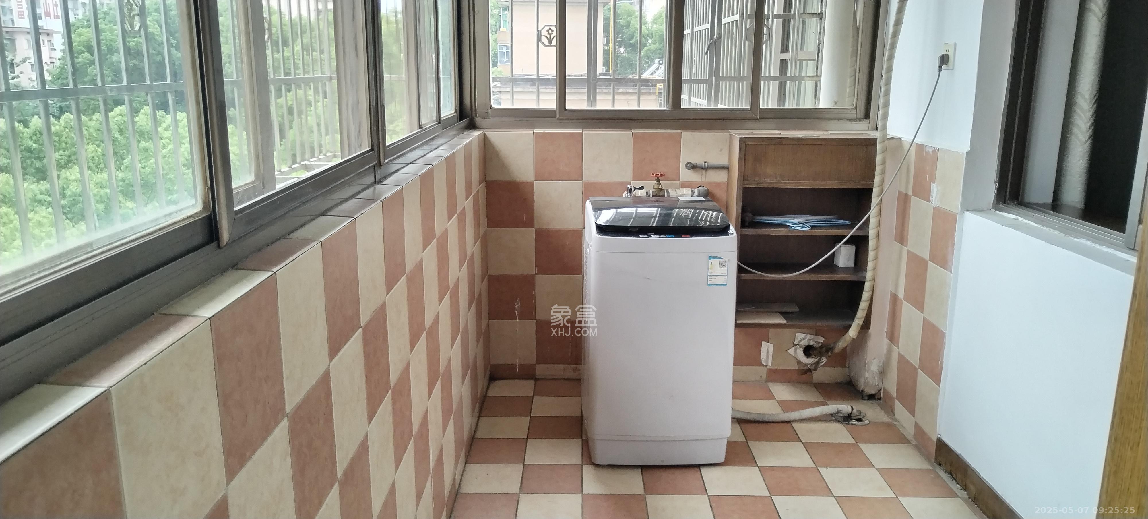 三湘小区  3室2厅1卫   2000.00元/月室内图