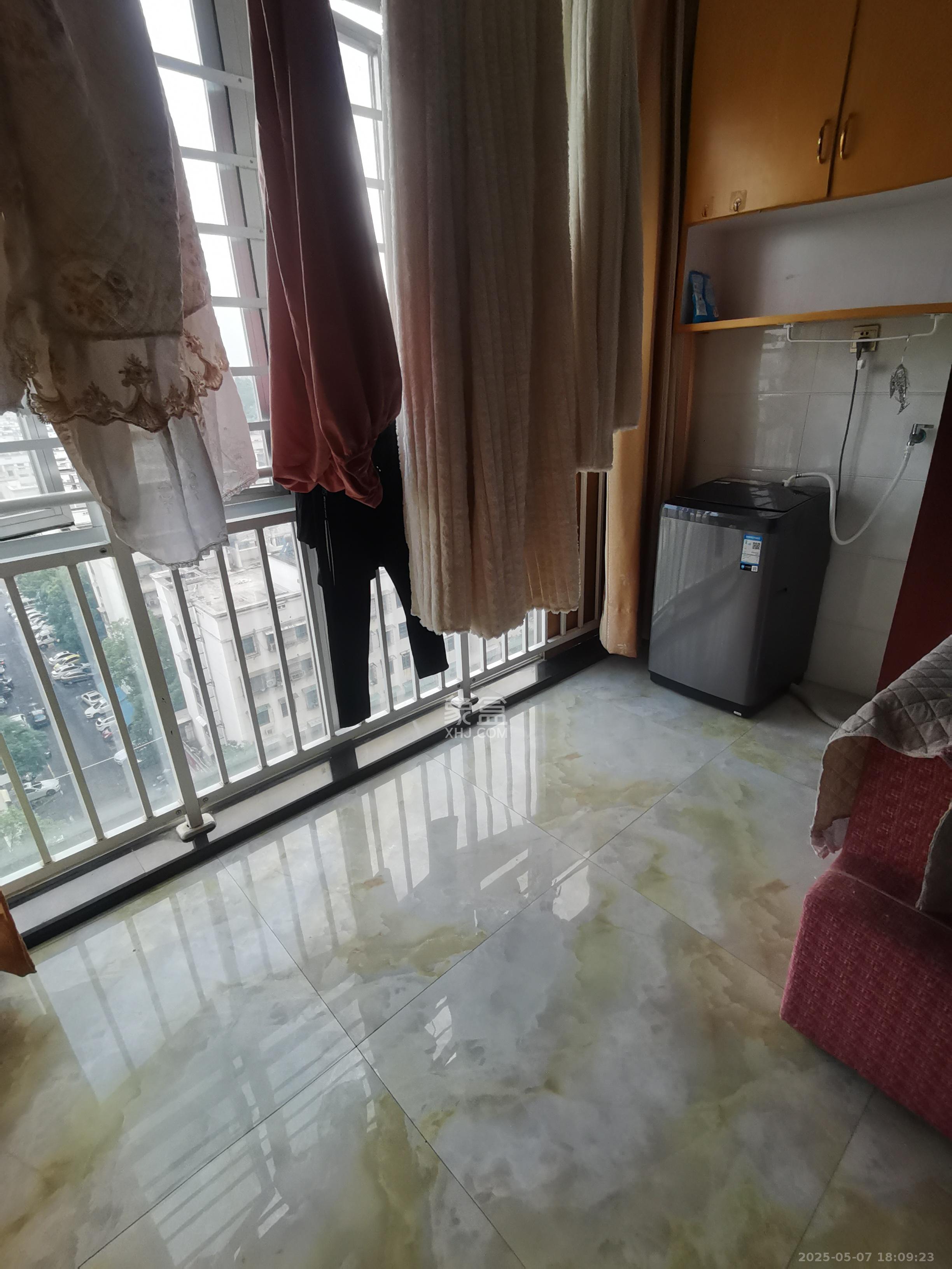 恒广国际景园一二区 1室2厅1卫 1800.0元/月 恒广国际景园一二区 1室2厅1卫 1800.0元/月室内图