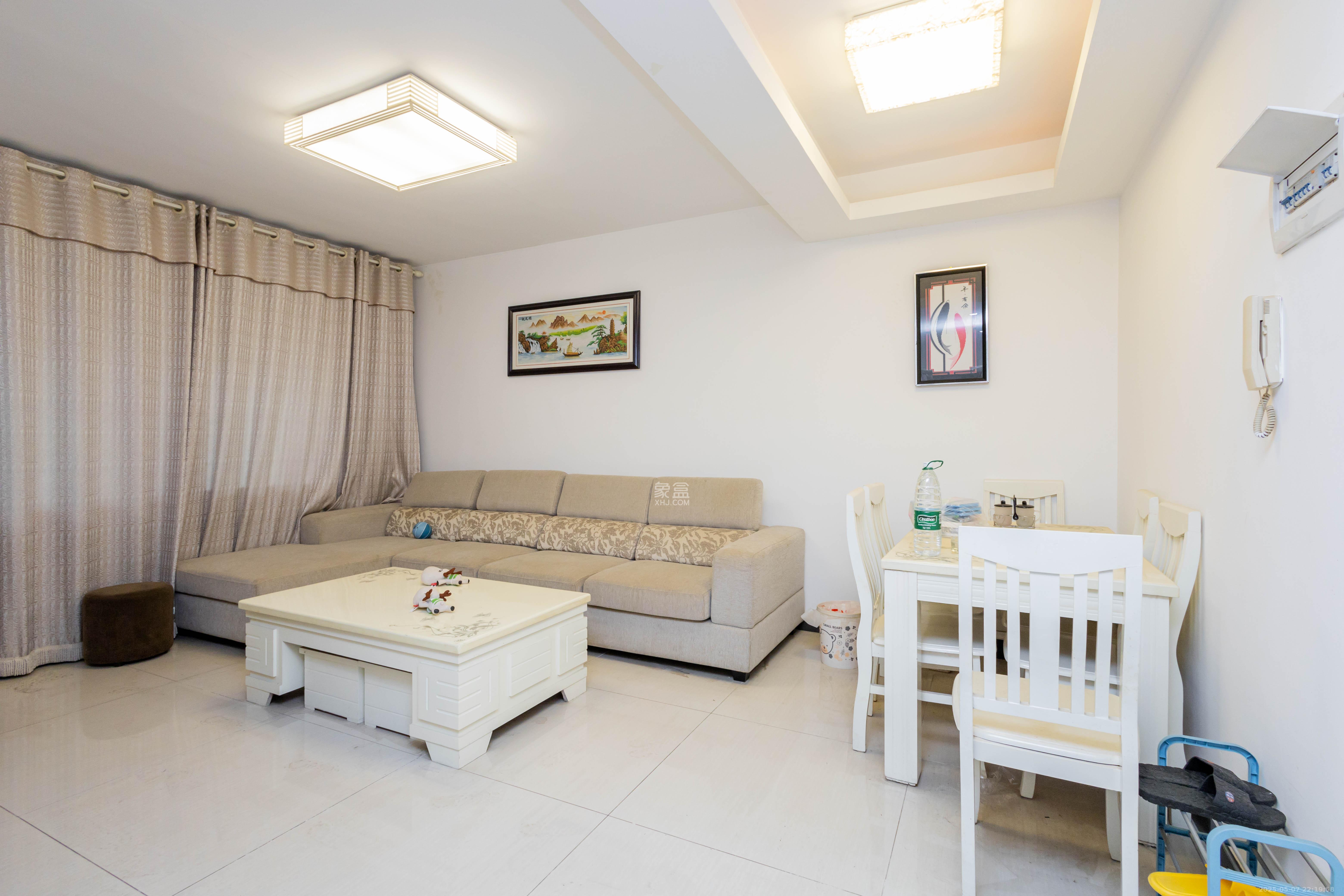 东岸锦城(东方人家)  2室1厅1卫    42.8万 东岸锦城(东方人家)  2室1厅1卫    42.8万客厅