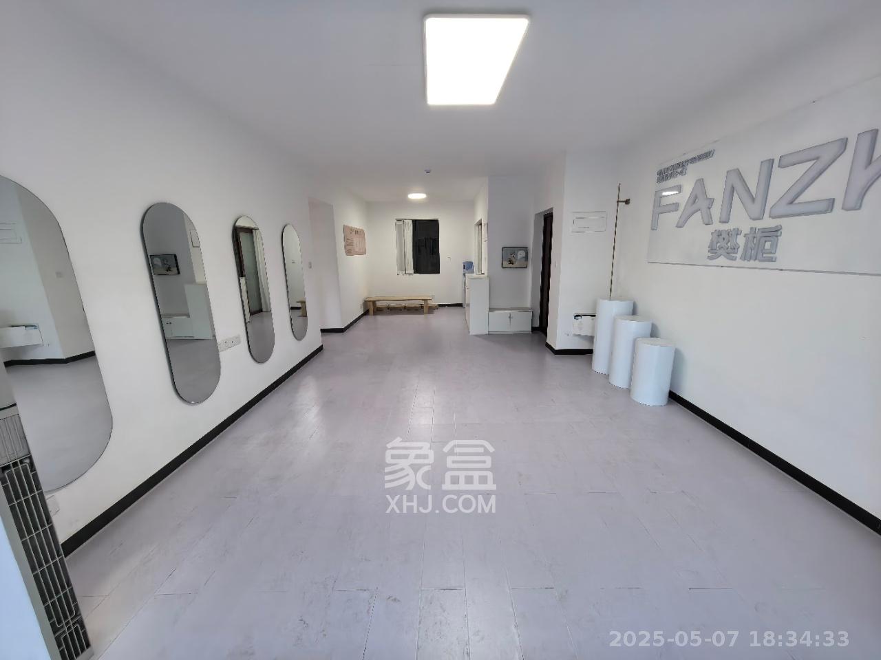 中建梅溪湖中心  4室2厅2卫   3900.00元/月室内图