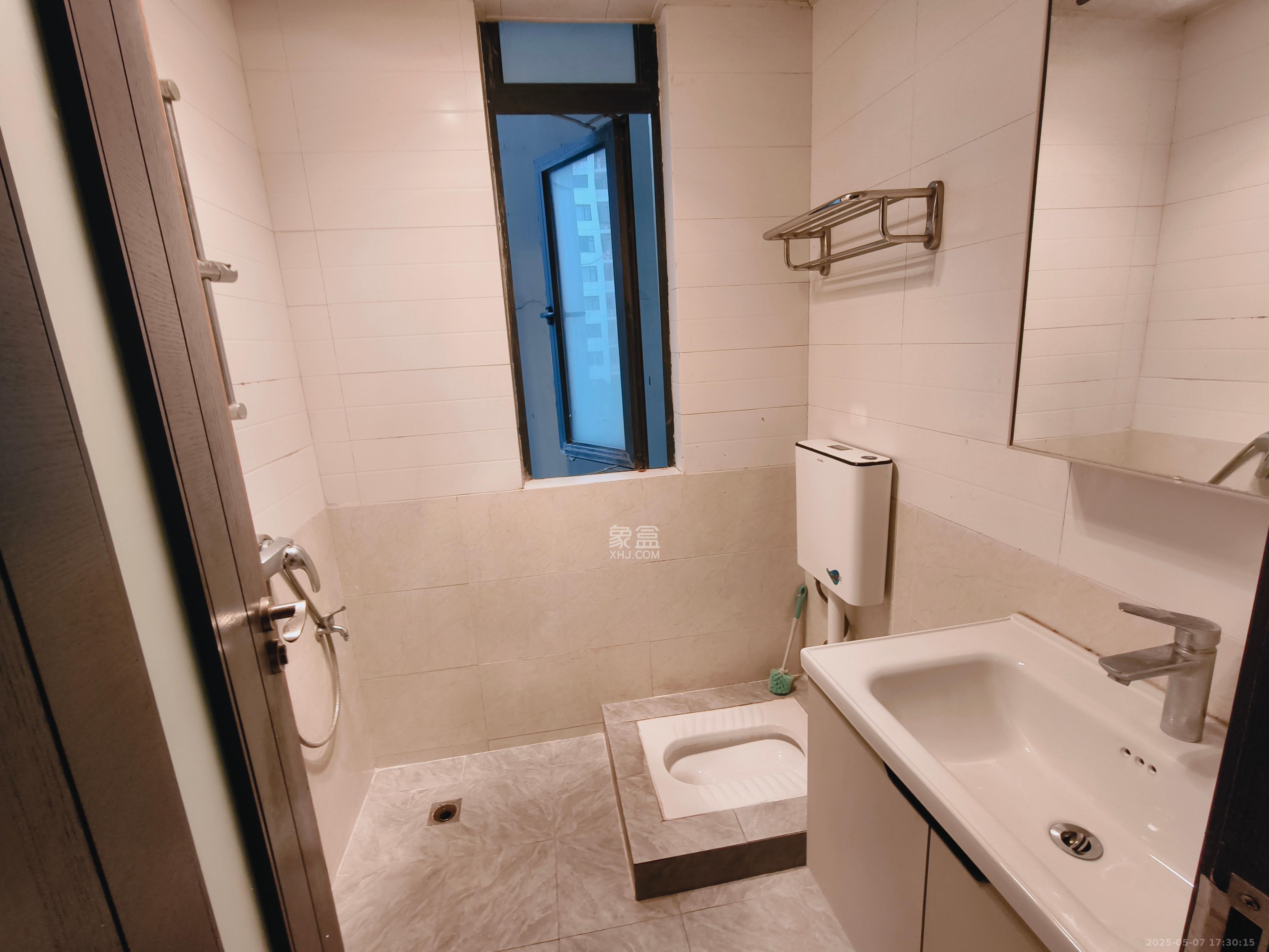 阳光100三期 3室2厅1卫 2300.0元/月 阳光100三期 3室2厅1卫 2300.0元/月室内图