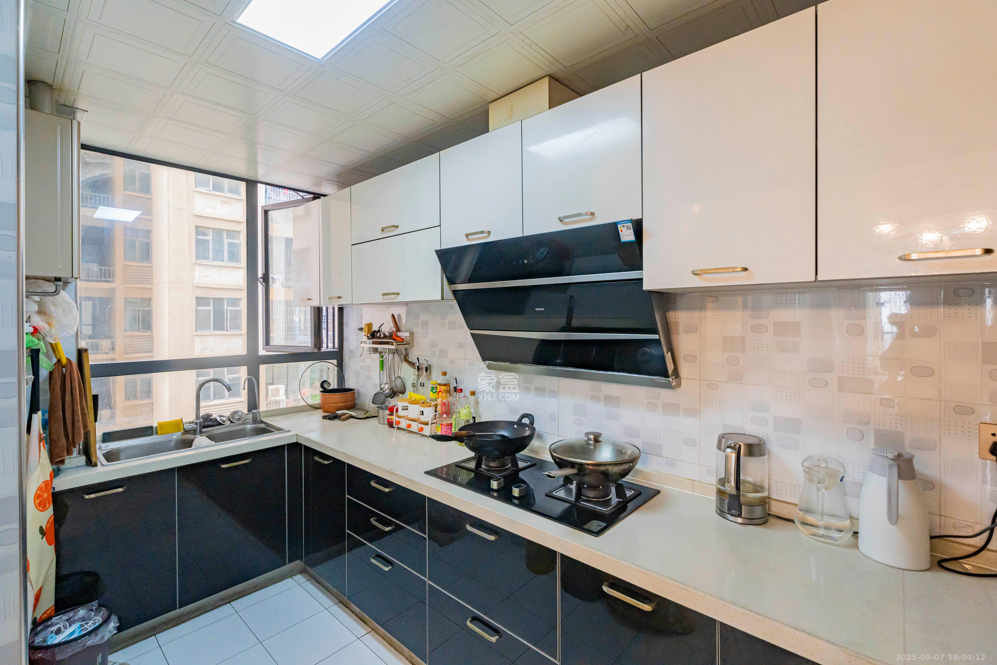 悦湖山  4室2厅2卫    80.0万 悦湖山  4室2厅2卫    80.0万厨房