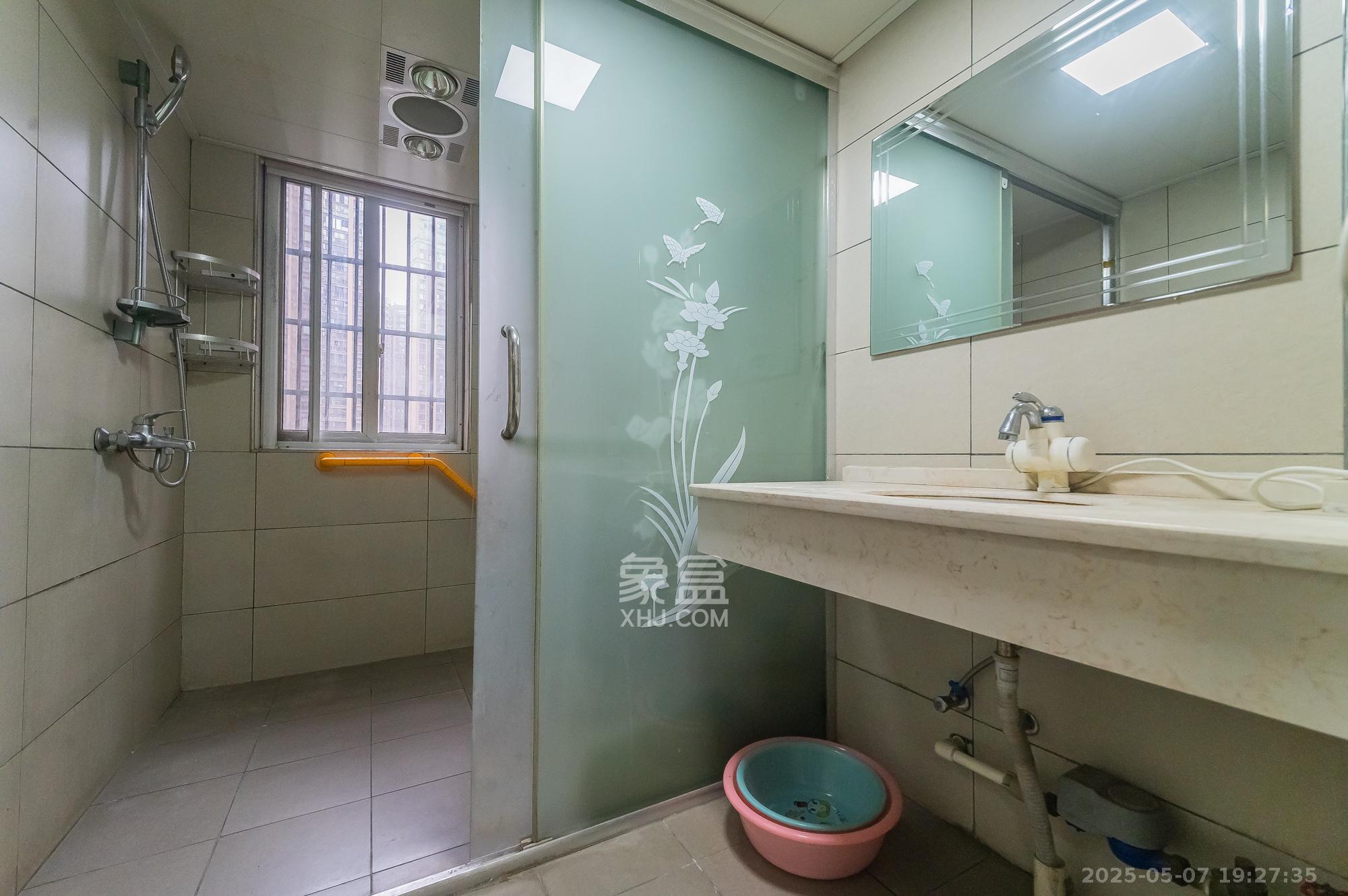 筑梦佳园 4室2厅2卫 85.0万 筑梦佳园 4室2厅2卫 85.0万卫生间