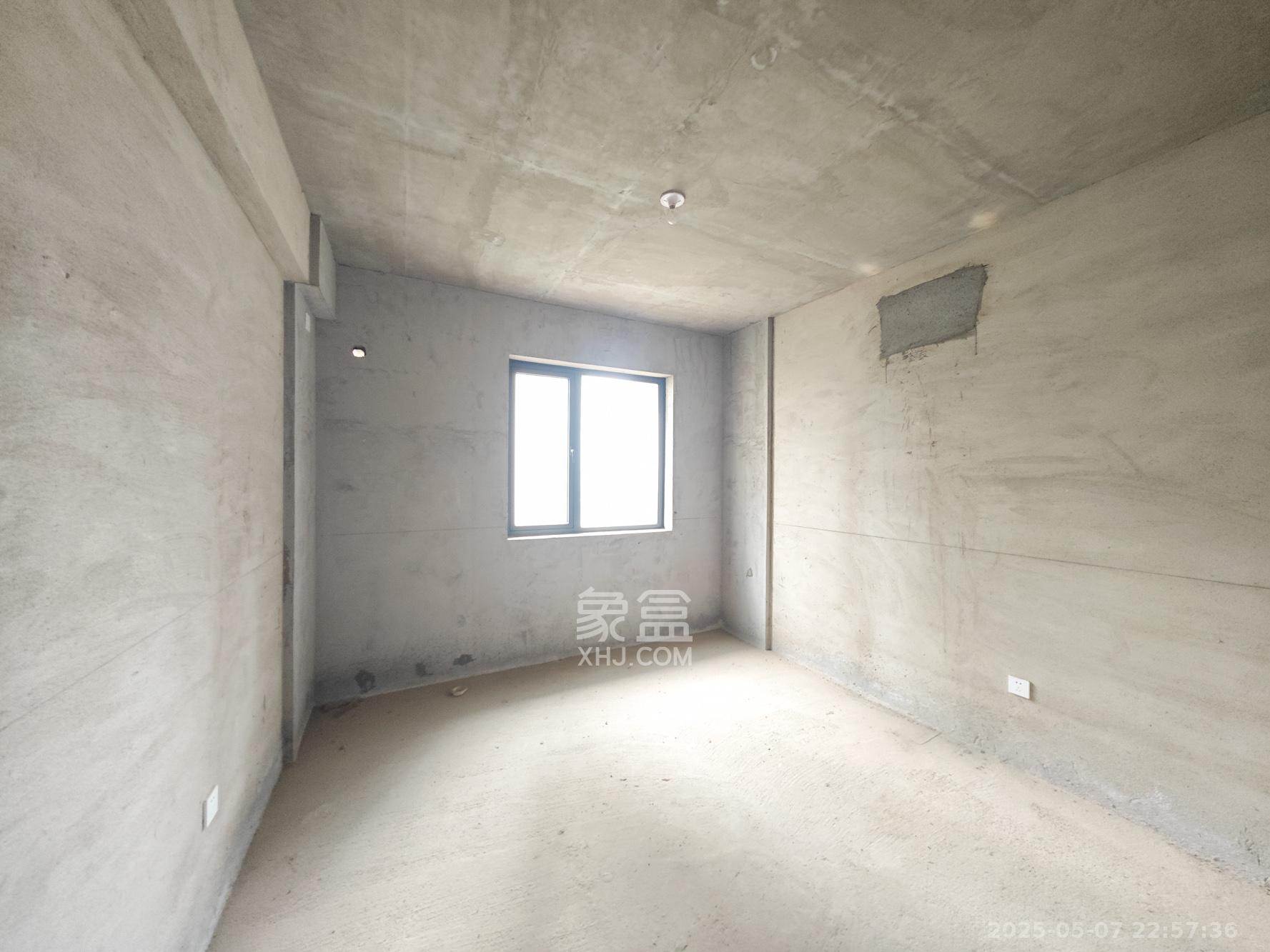 中建嘉和城  4室2厅2卫   115.00万卧室