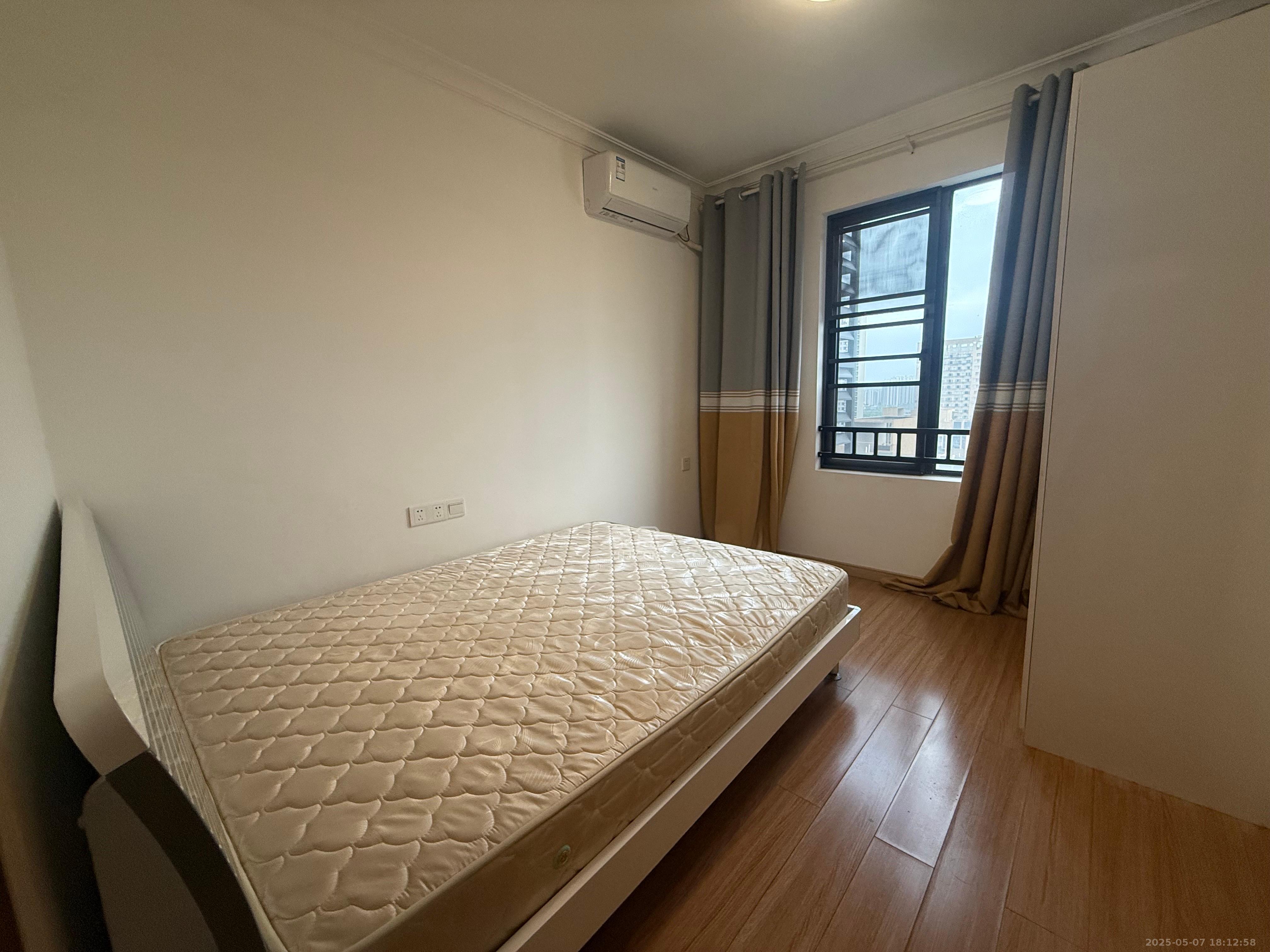 万科魅力之城  3室2厅2卫    2400.0元/月室内图