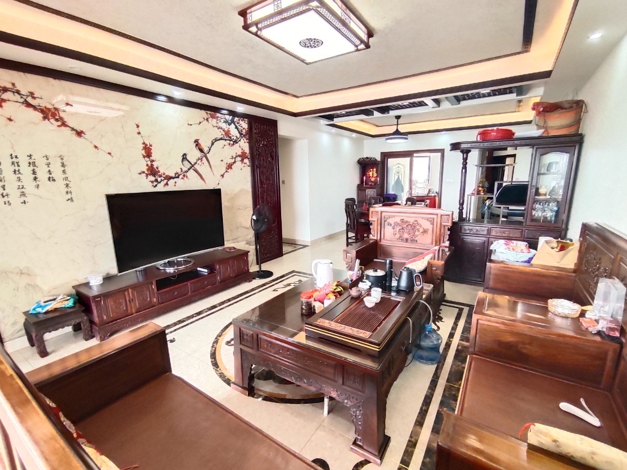 滨江帝景二期（三期）  3室2厅2卫   215.00万客厅