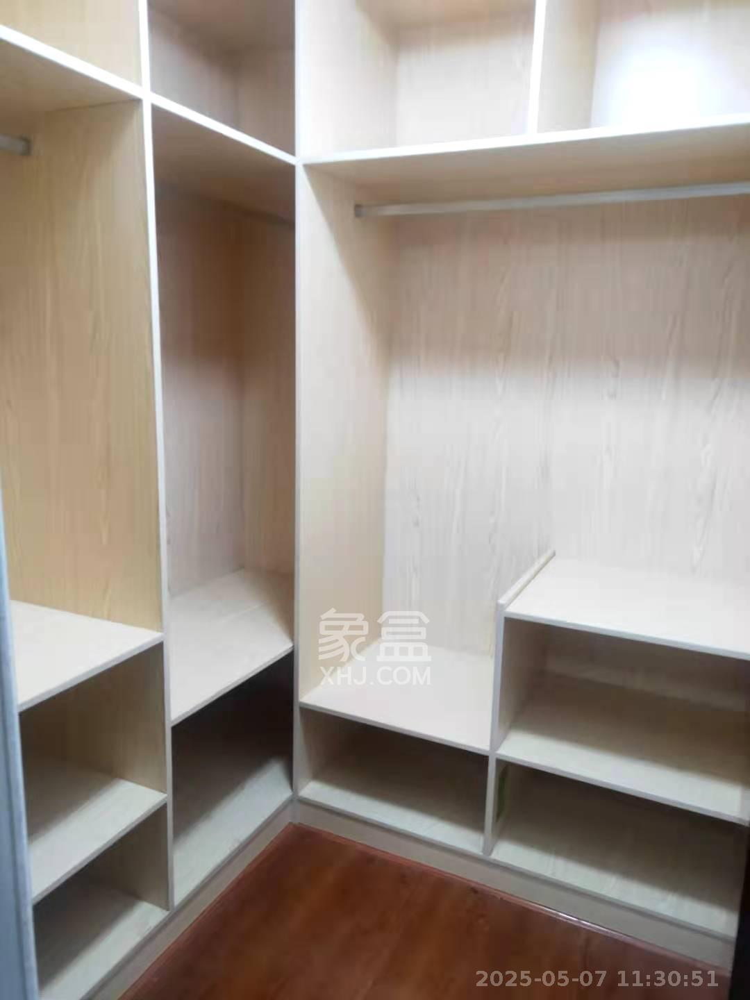 秀峰景园（领秀峰）  3室2厅2卫   1900.00元/月室内图